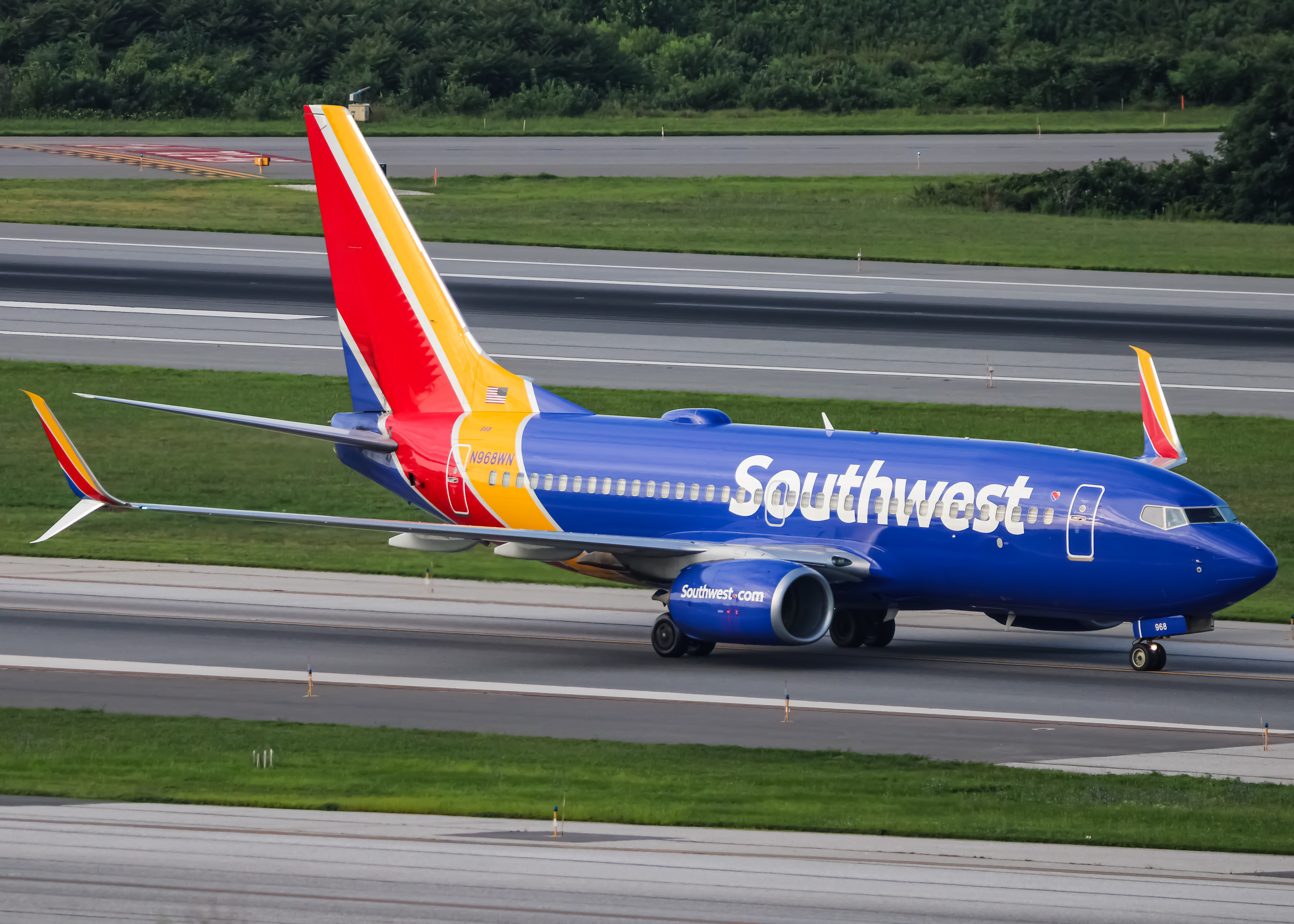 Full size: Southwest Airlines Boeing 737-700 N968WN at Baltimore/Washington International Thurgood Marshall Airport