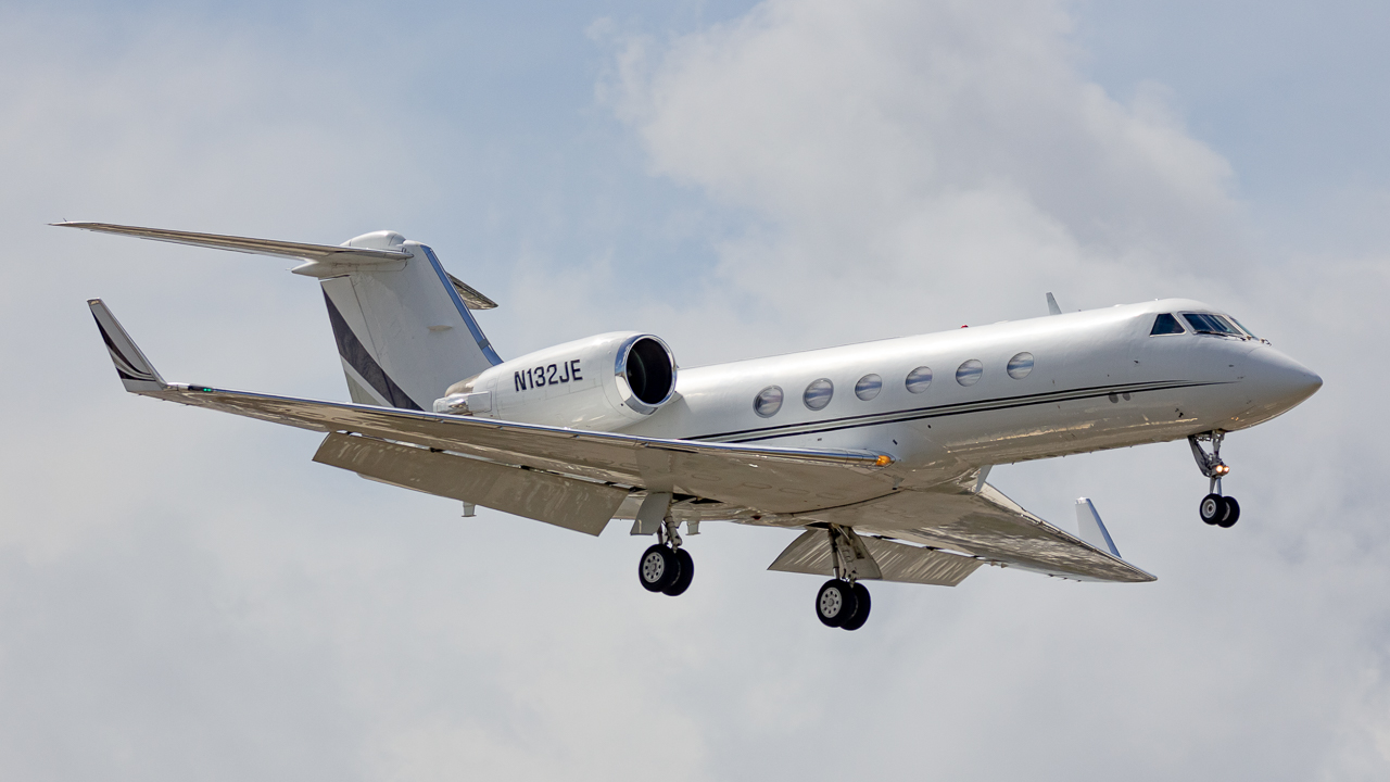 Full size: PRIVATE Gulfstream IV N132JE at Miami International Airport