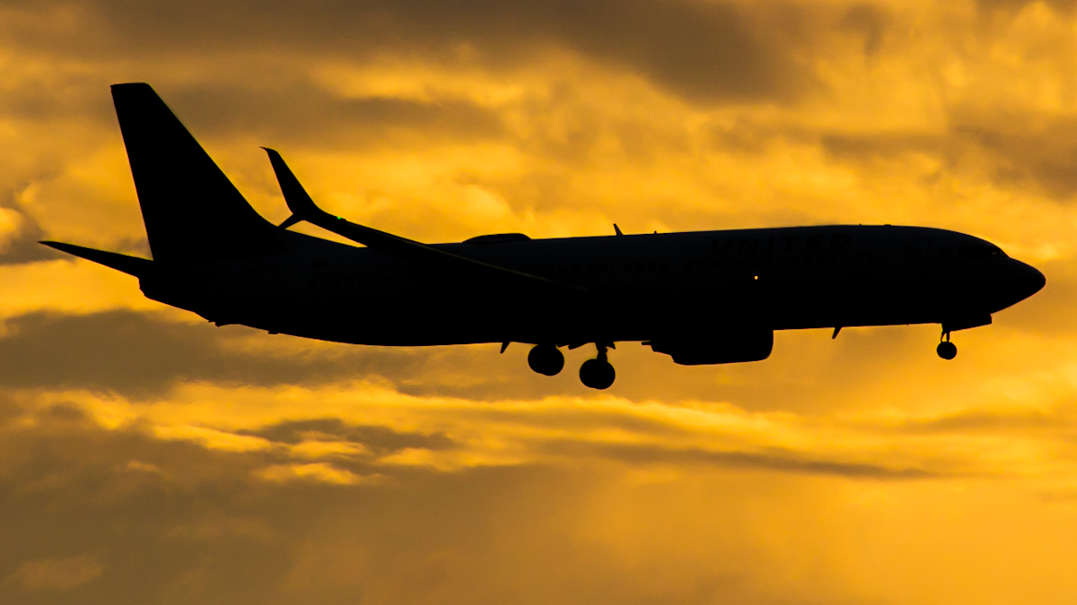 Full size: United Airlines  Boeing 737-800 N12216 at Denver International Airport
