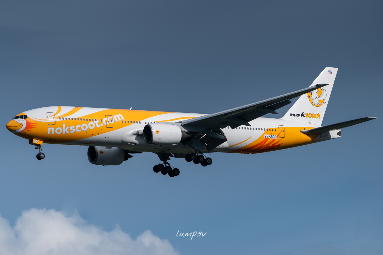 Full size: Singapore Airlines Boeing 777-200ER 9V-SRQ at Singapore-Changi Airport