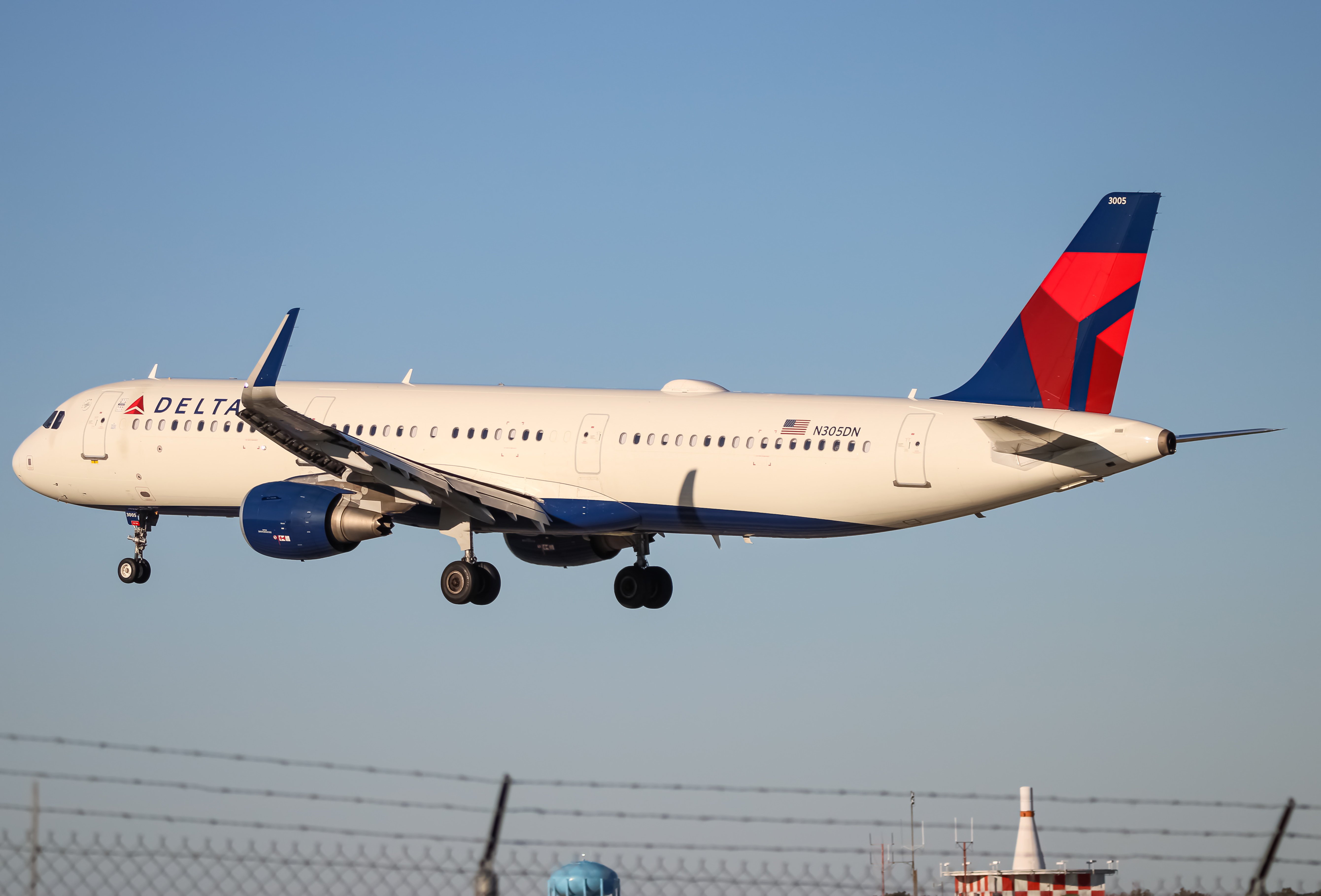 Full size: Delta Airlines Airbus A321-200 N305DN at Baltimore/Washington International Thurgood Marshall Airport