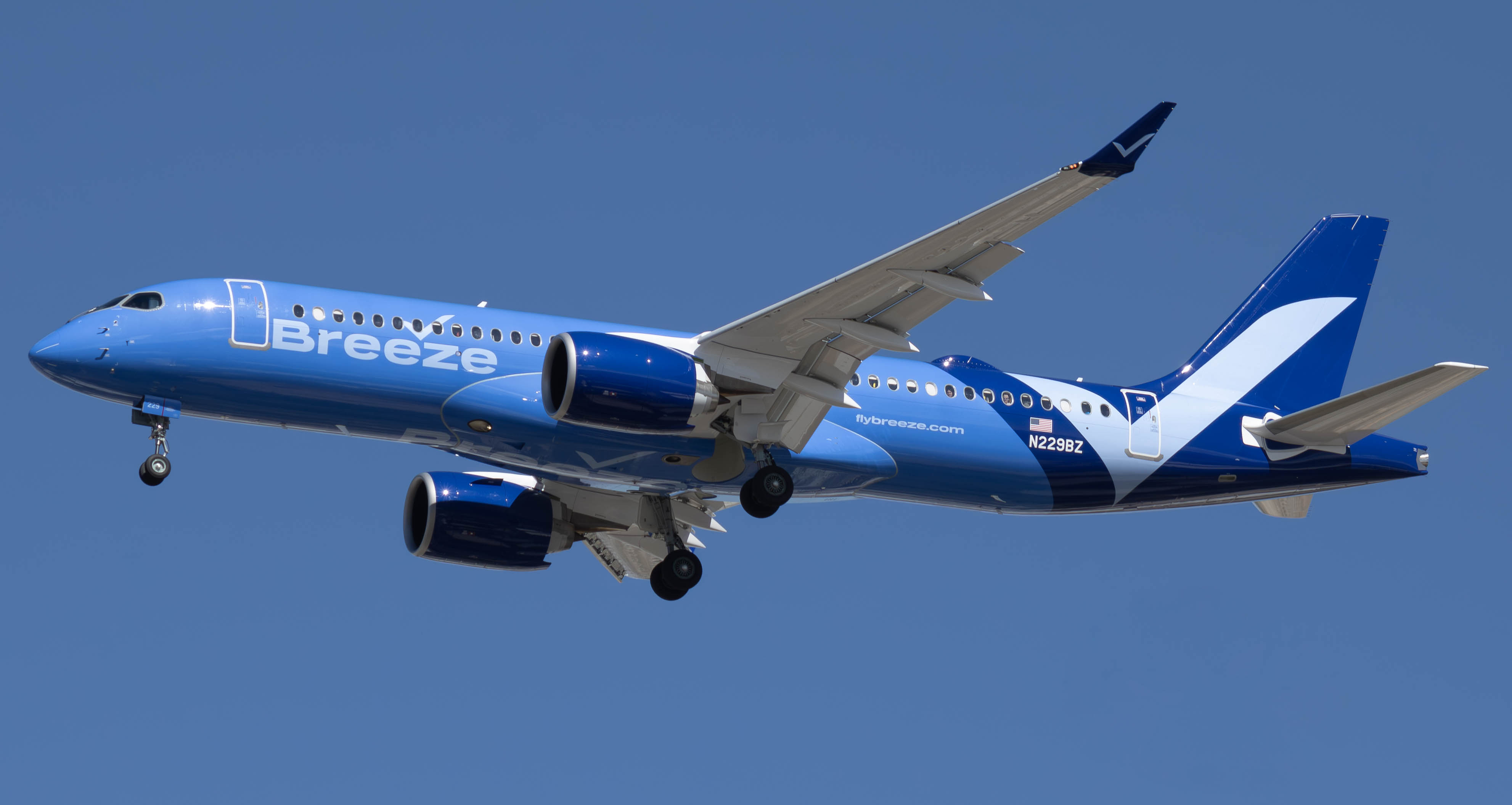 Full size: Breeze Airways Airbus A220-300 N229BZ at Harry Reid International Airport