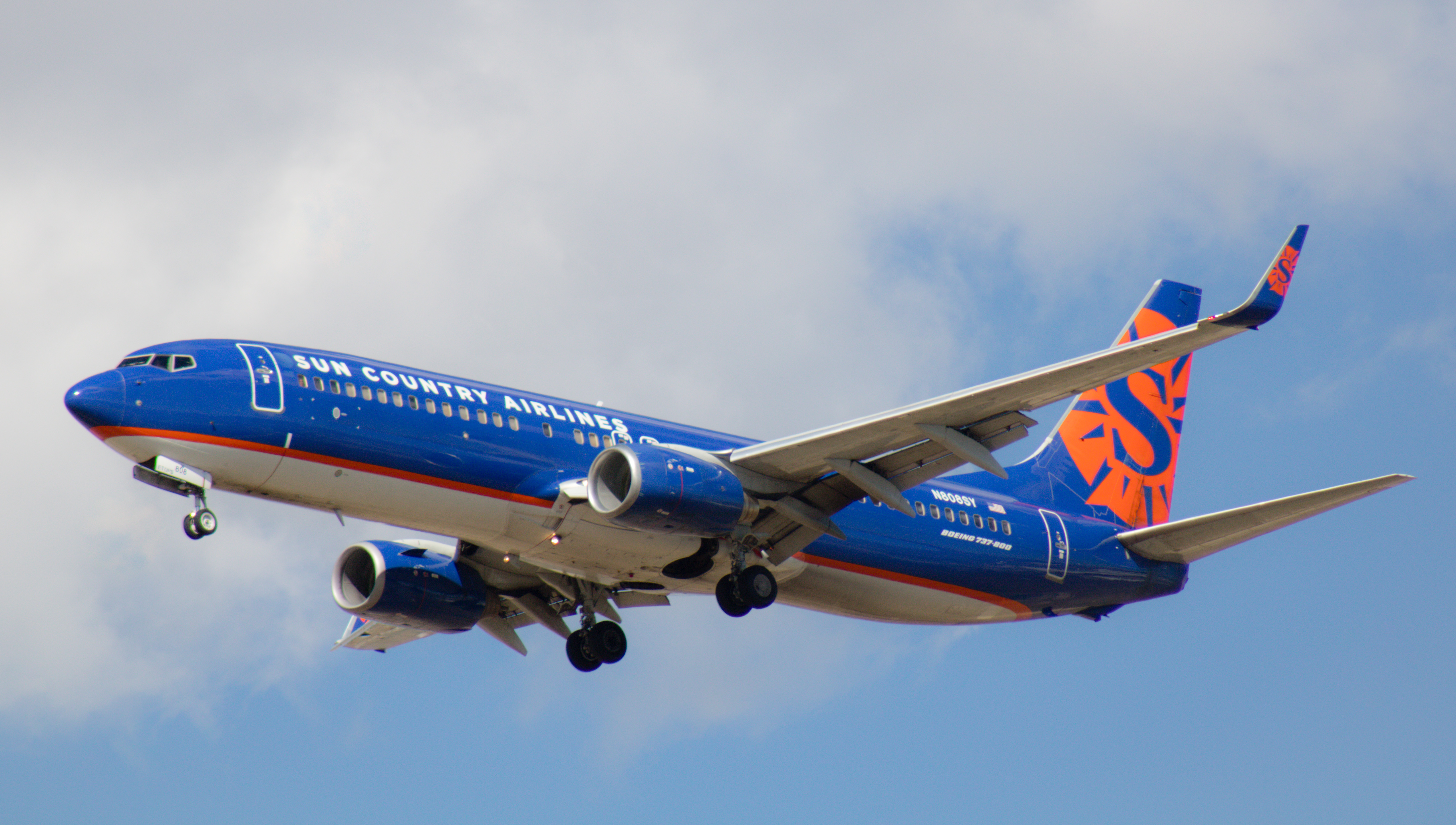 Full size: Sun Country Airlines Boeing 737-800 N808SY at Boise Air Terminal/Gowen Field