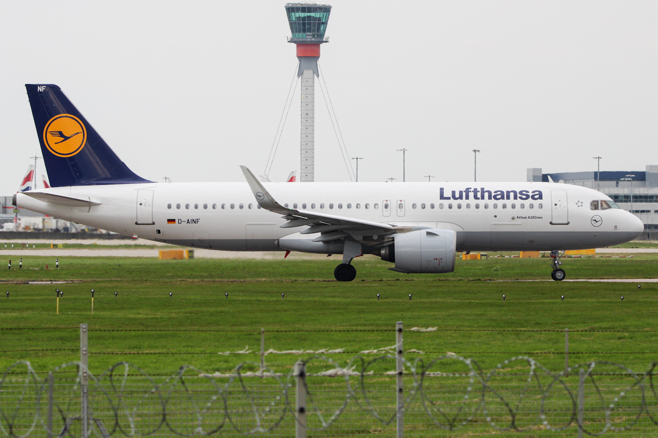 Full size: Lufthansa Airbus A320NEO D-AINF at London Heathrow International Airport