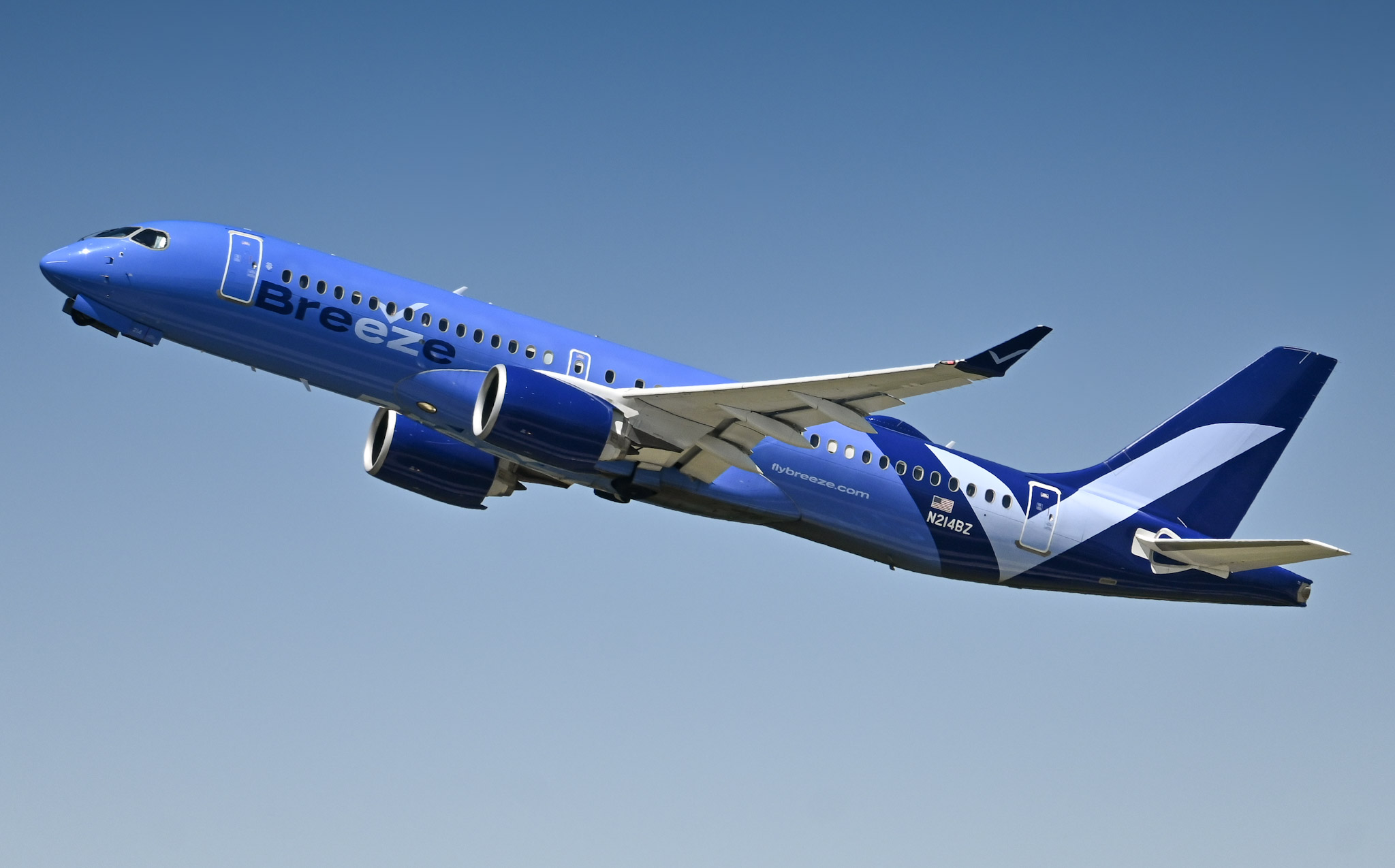 Full size: Breeze Airways Airbus A220-300 N214BZ at Tampa International Airport