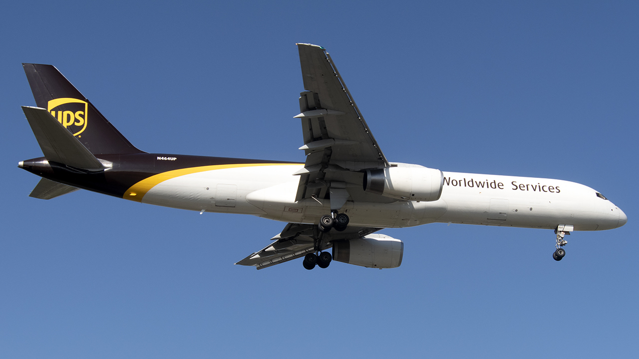 Full size: United Parcel Service Boeing 757-200 N464UP at Louisville Muhammad Ali International Airport