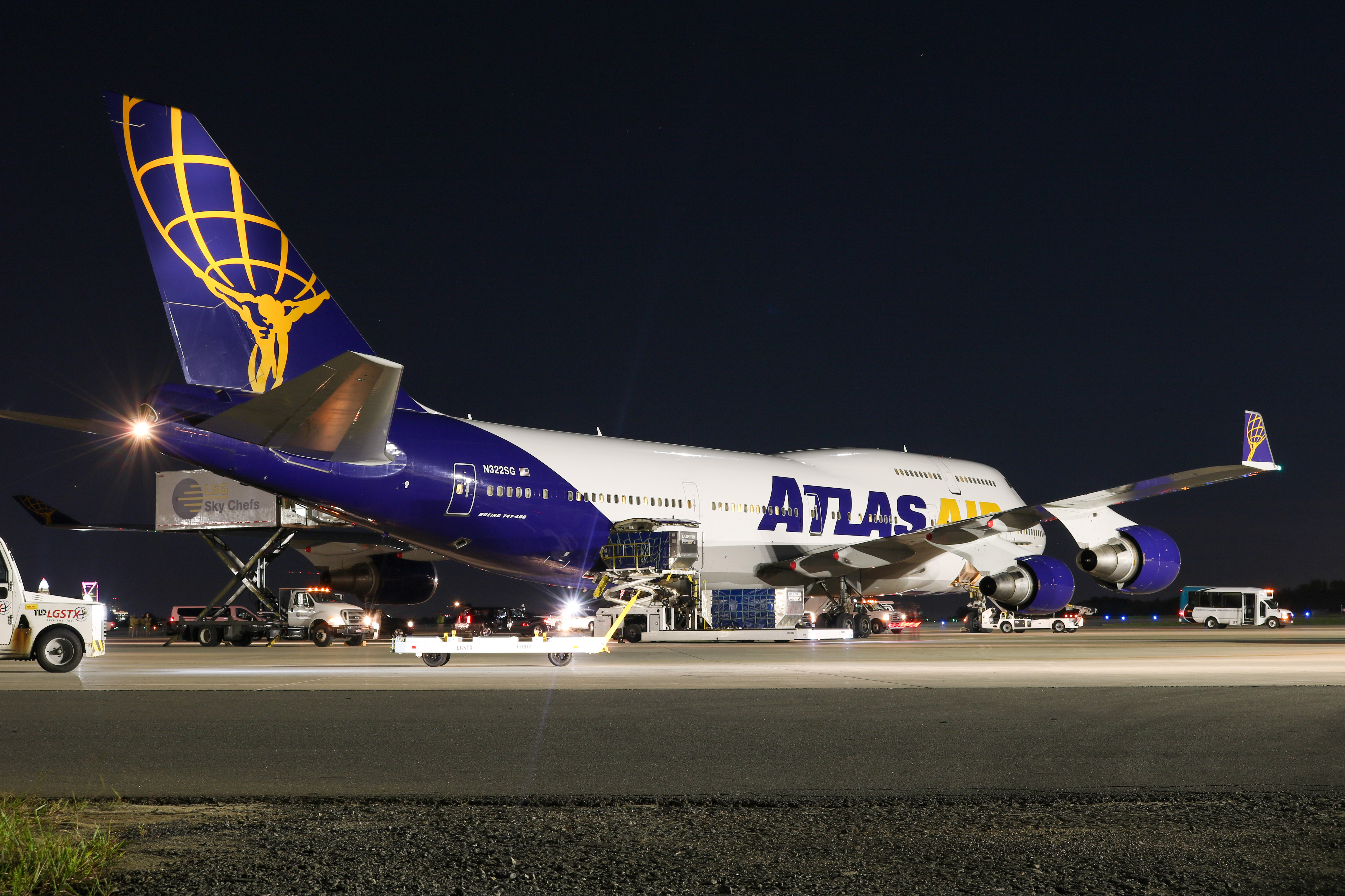 Full size: Atlas Air Boeing 747-400 N322SG at Charlotte/Douglas International Airport