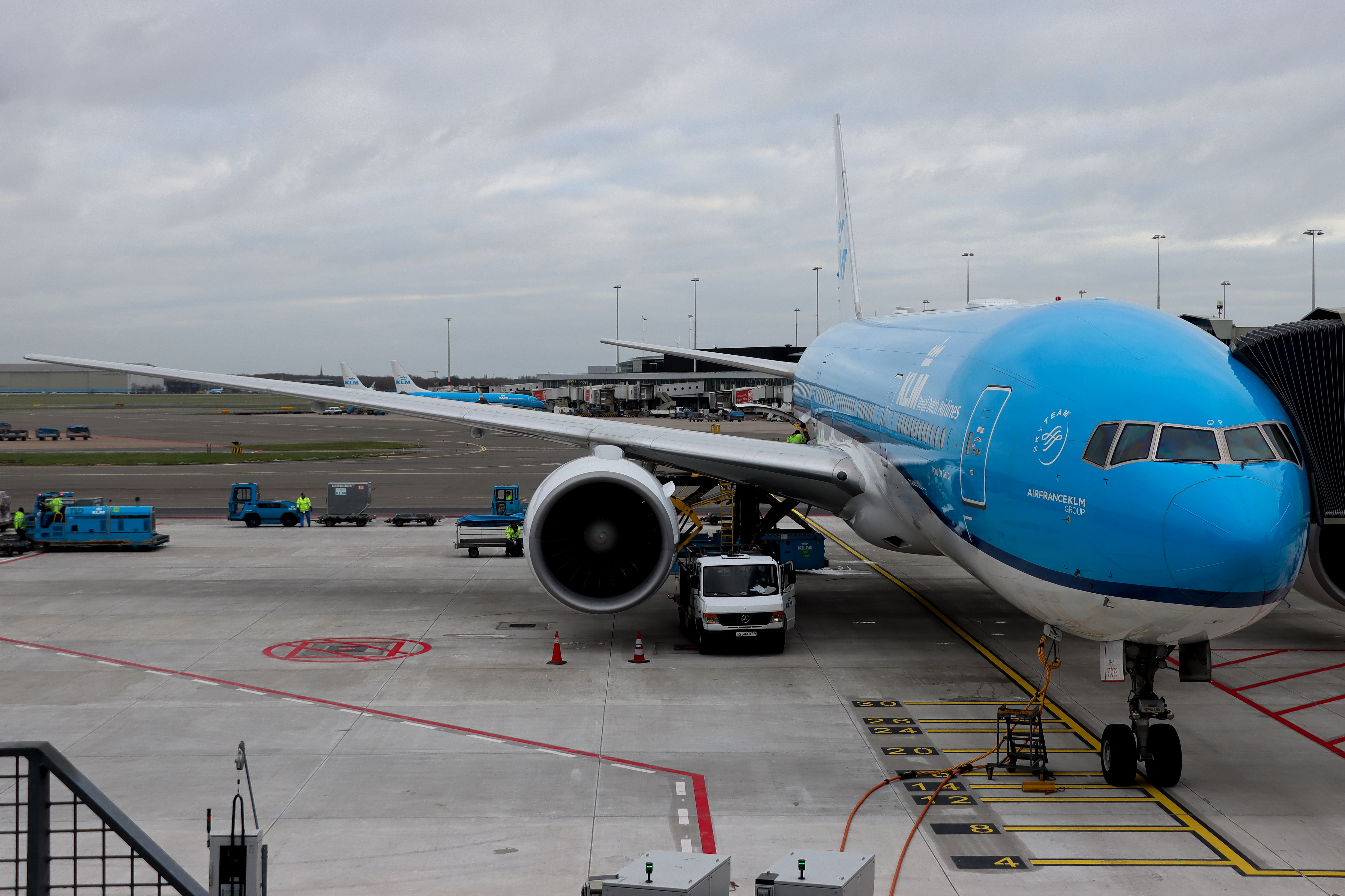 Full size: KLM Boeing 777-200ER PH-BQP at Amsterdam Schiphol Airport