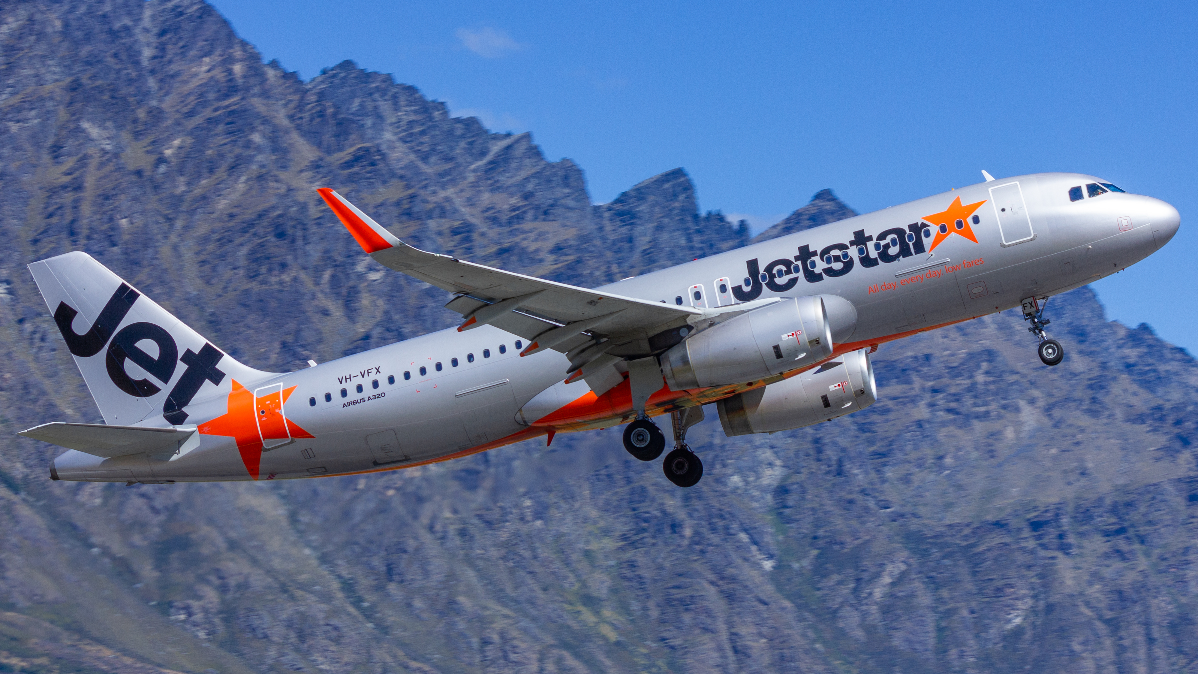 Full size: JetStar Airways Airbus A320 VH-VFX at Queenstown Airport
