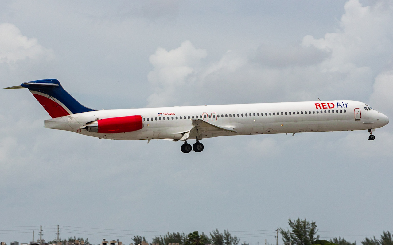 Full size: RedAir McDonnell Douglas MD-82 HI1066 at Miami International Airport