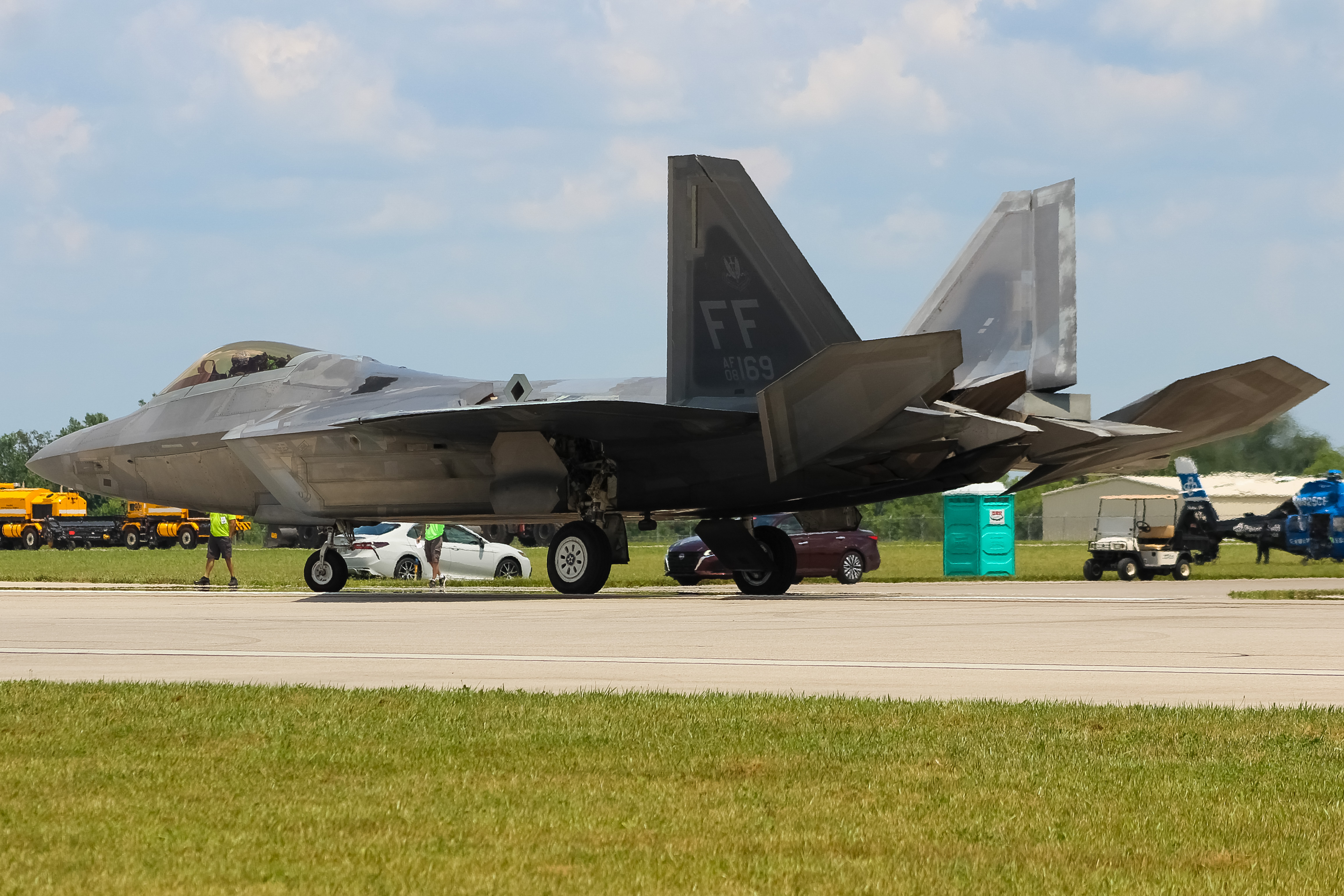 Full size: USAF - United States Air Force Lockheed Martin F-22A Raptor 08-4169 at James M Cox Dayton International Airport