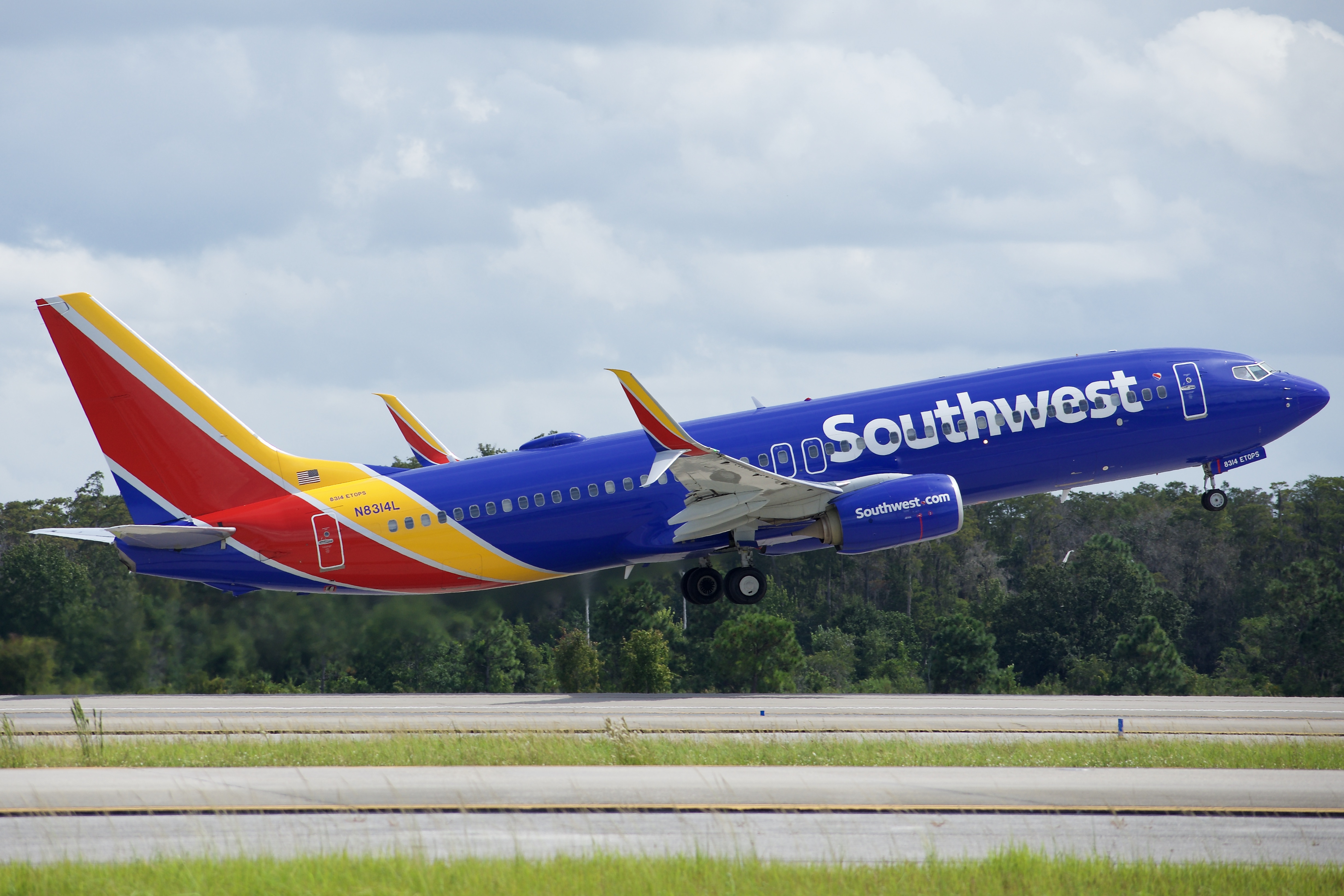 Full size: Southwest Airlines Boeing 737-800 N8314L at Orlando International Airport