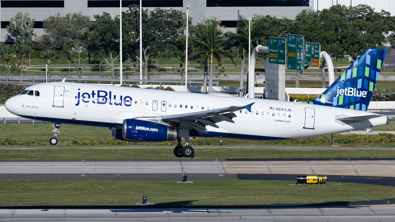 Full size: JetBlue Airways Airbus A320 N643JB at Tampa International Airport