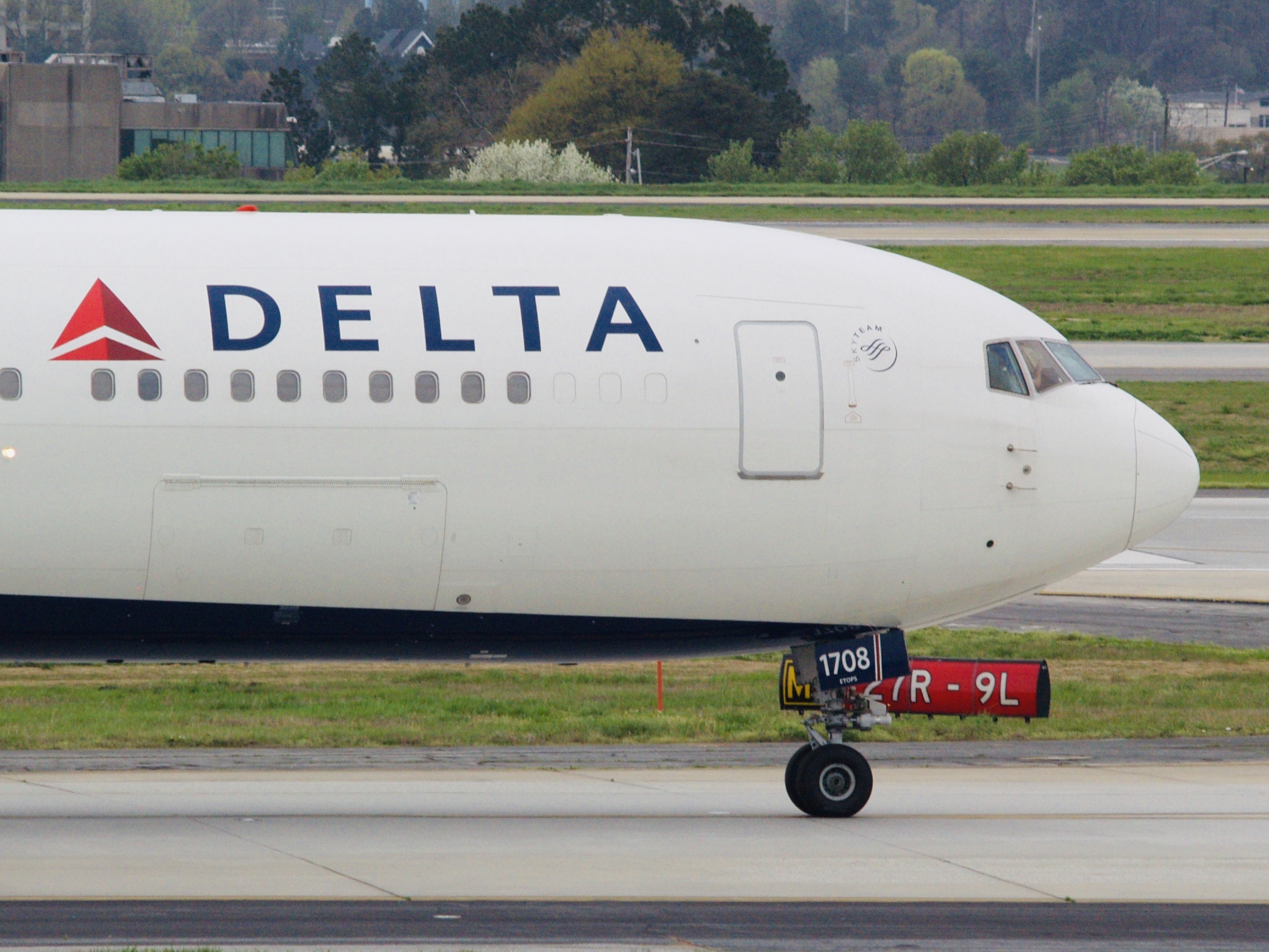 Full size: Delta Airlines Boeing 767-300 N178DZ at Hartsfield-Jackson Atlanta International Airport