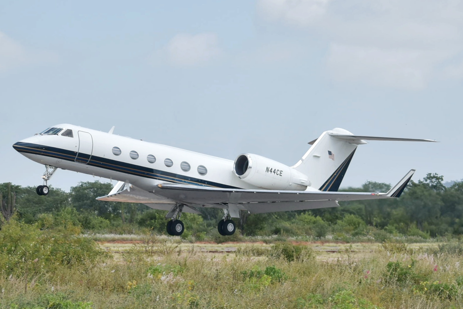 Full size: PRIVATE Gulfstream IV N44CE at Aeropuerto de Cabo San Lucas Internacional