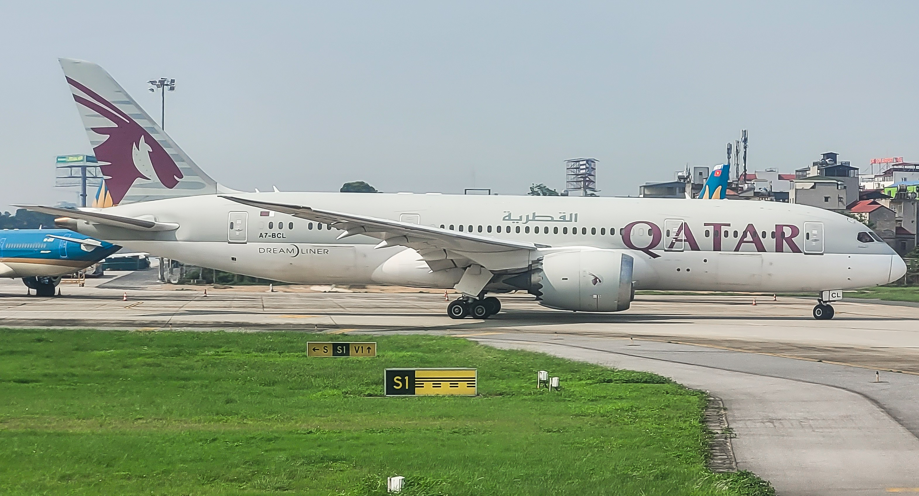Full size: Qatar Airways Boeing 787-8 A7-BCL at Hanoi Noi Bai International Airport