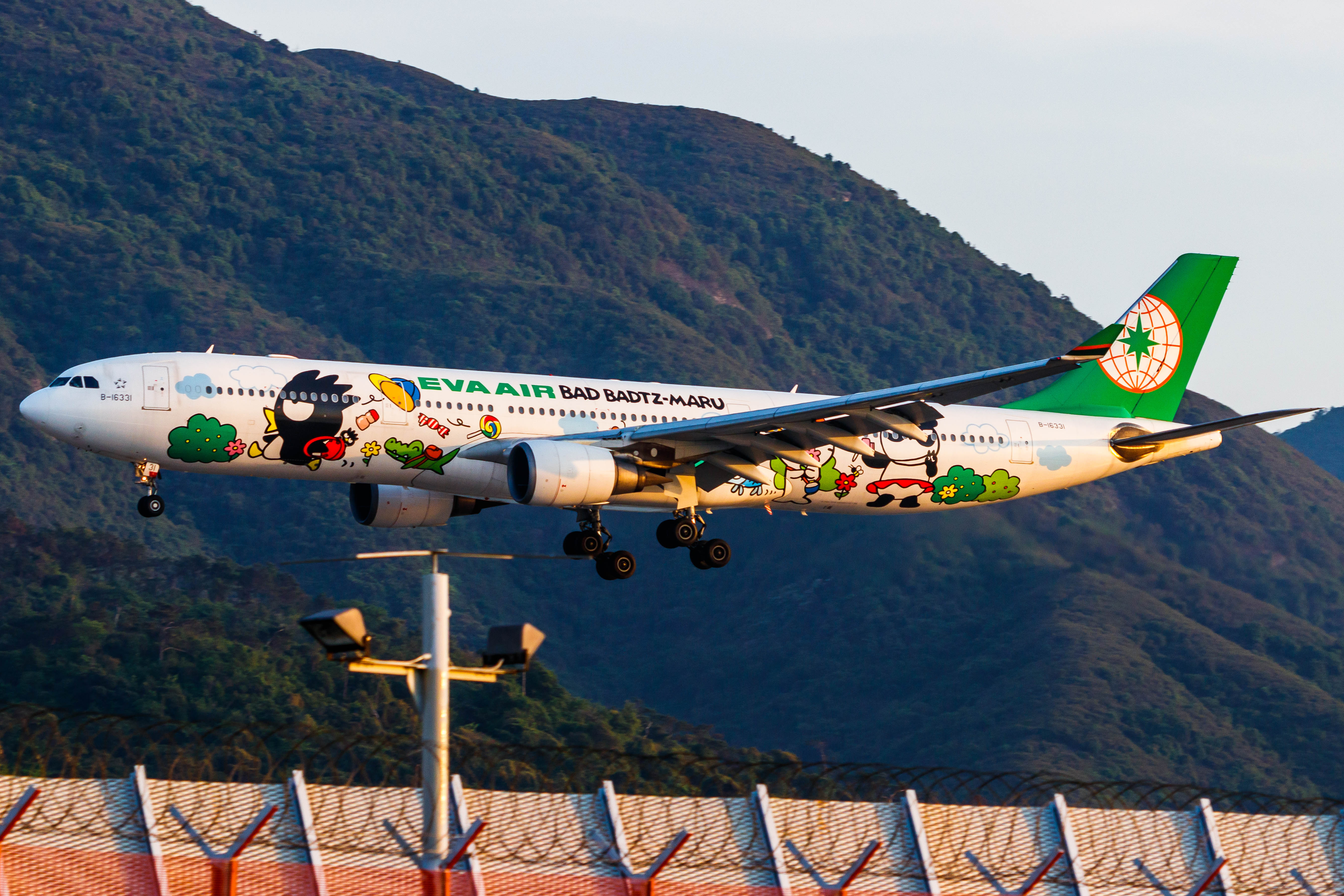 Full size: EVA Air Airbus A330-300 B-16331 at Hong Kong International Airport