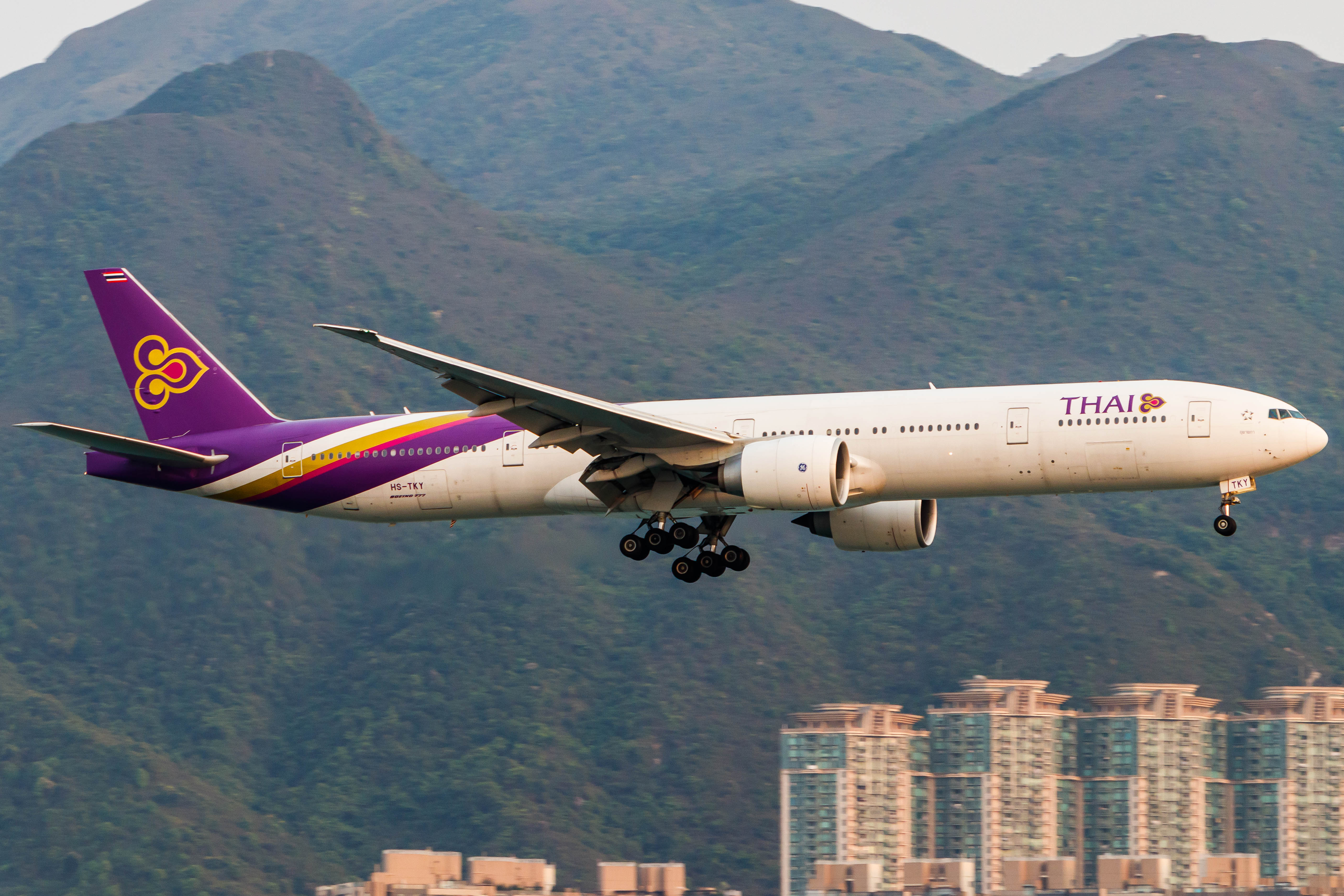 Full size: Thai Airways Boeing 777-300ER HS-TKY at Hong Kong International Airport