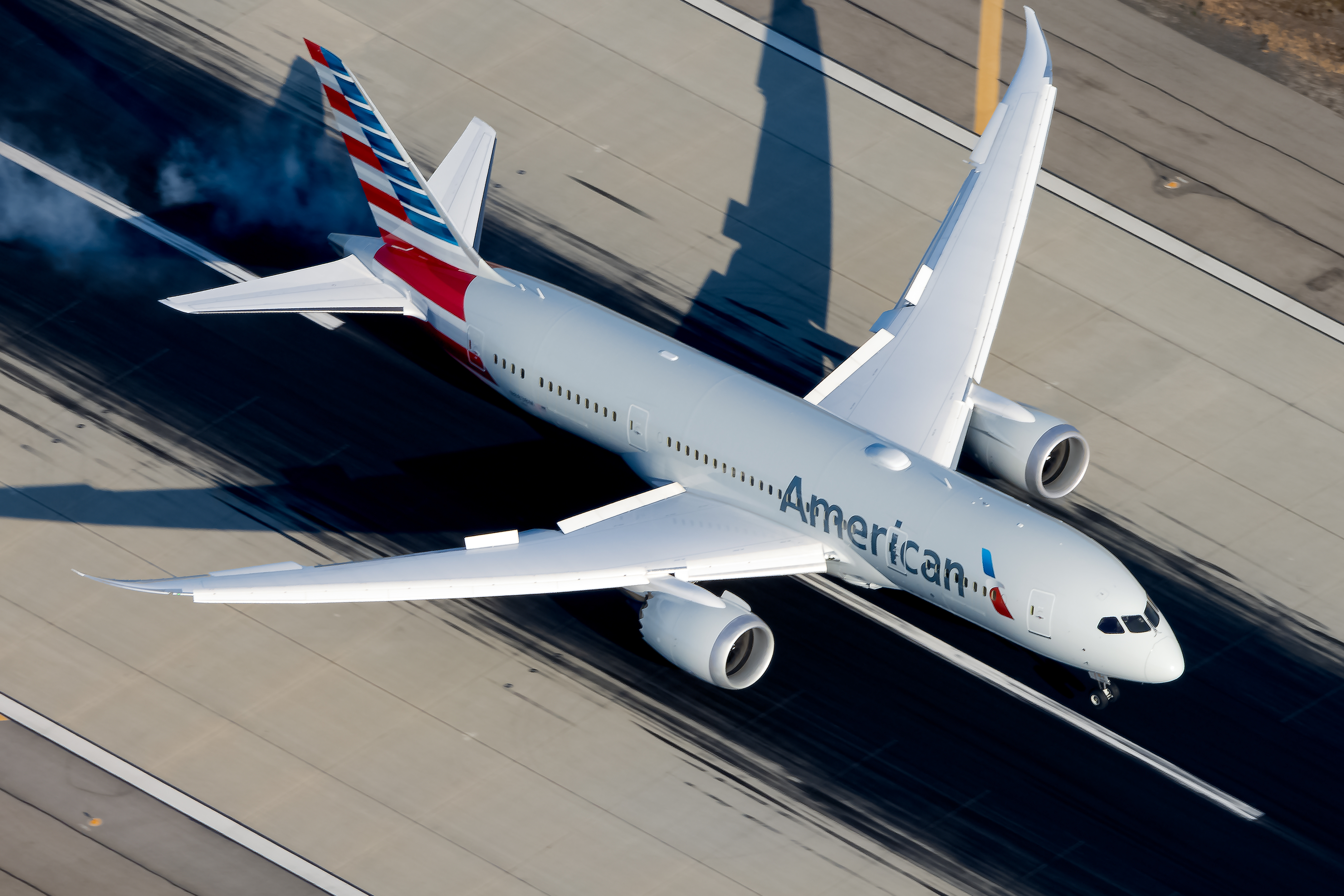 Full size: American Airlines Boeing 787-8 N883BM at Los Angeles International Airport