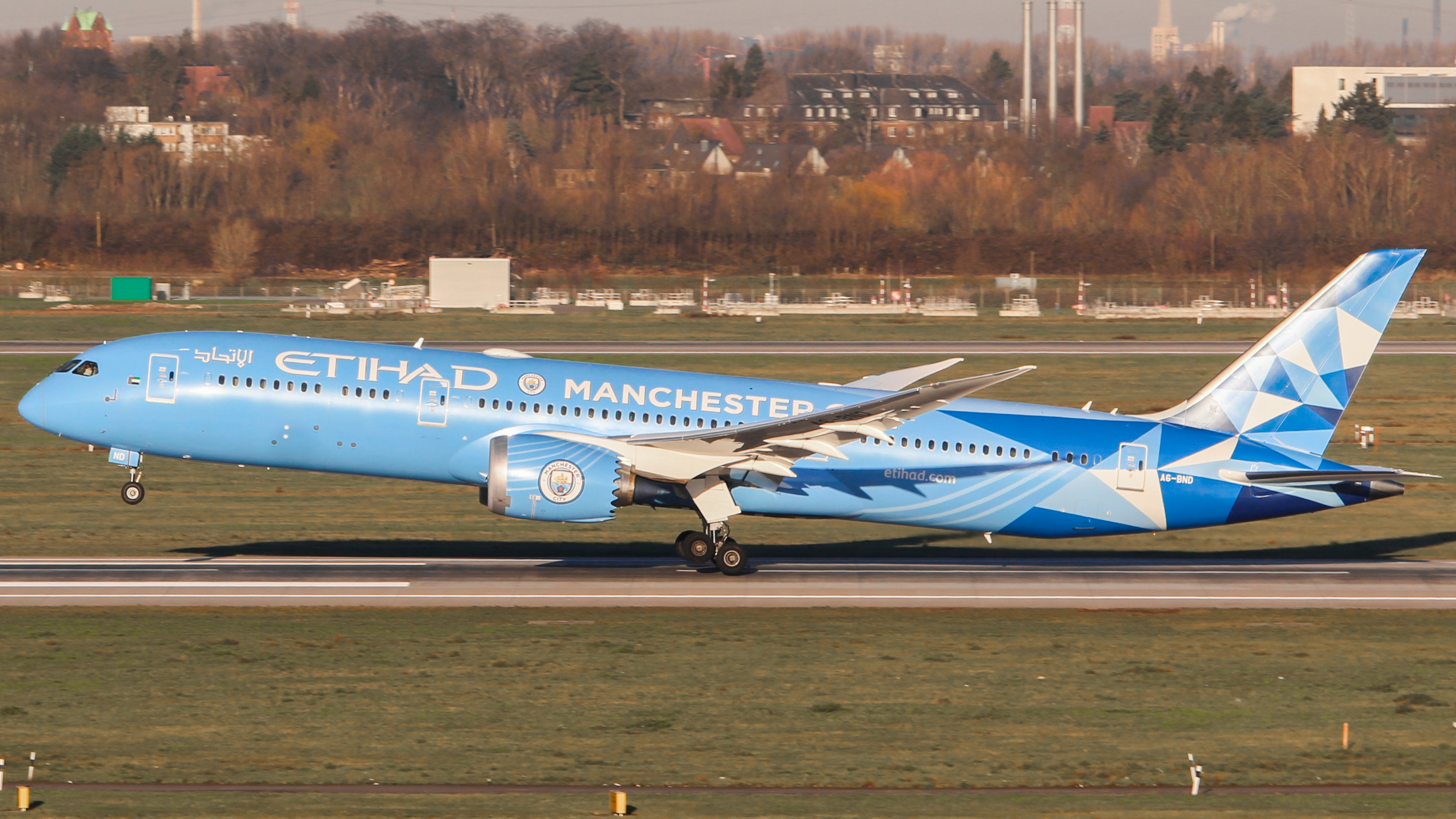 Full size: Etihad Airways Boeing 787-9 A6-BND at Dusseldorf International Airport