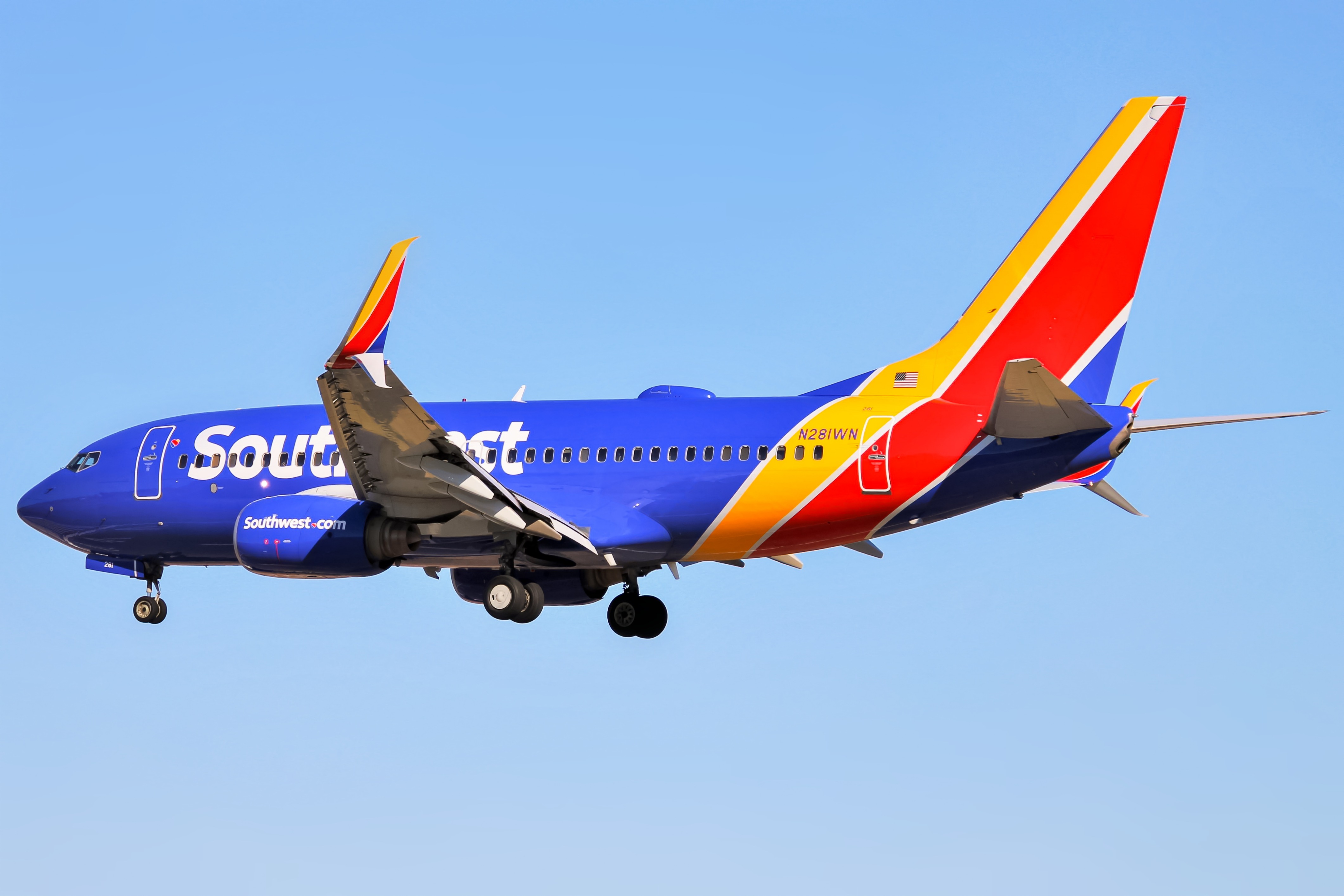 Full size: Southwest Airlines Boeing 737-700 N281WN at Baltimore/Washington International Thurgood Marshall Airport