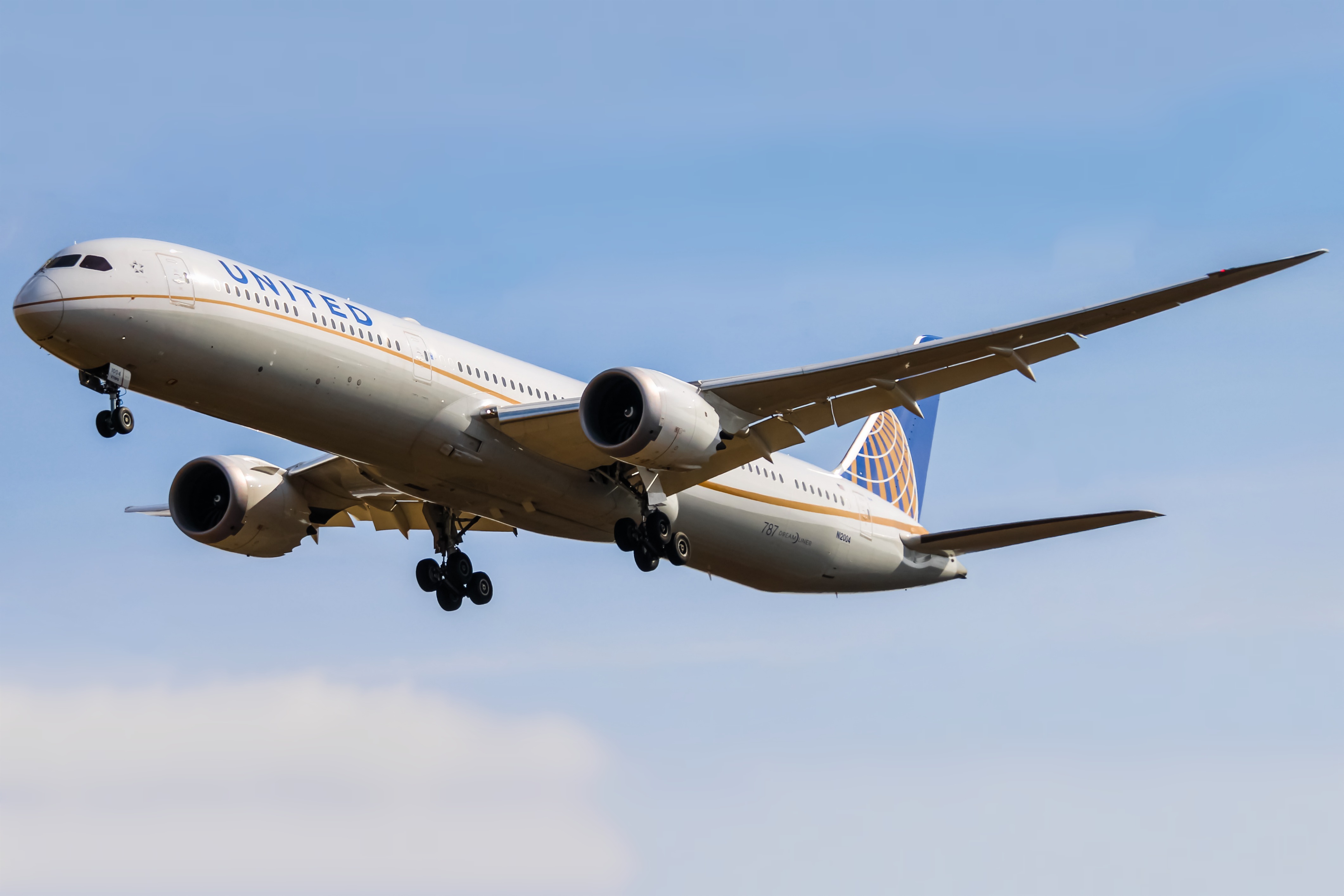 Full size: United Airlines Boeing 787-10 N12004 at Washington Dulles International Airport