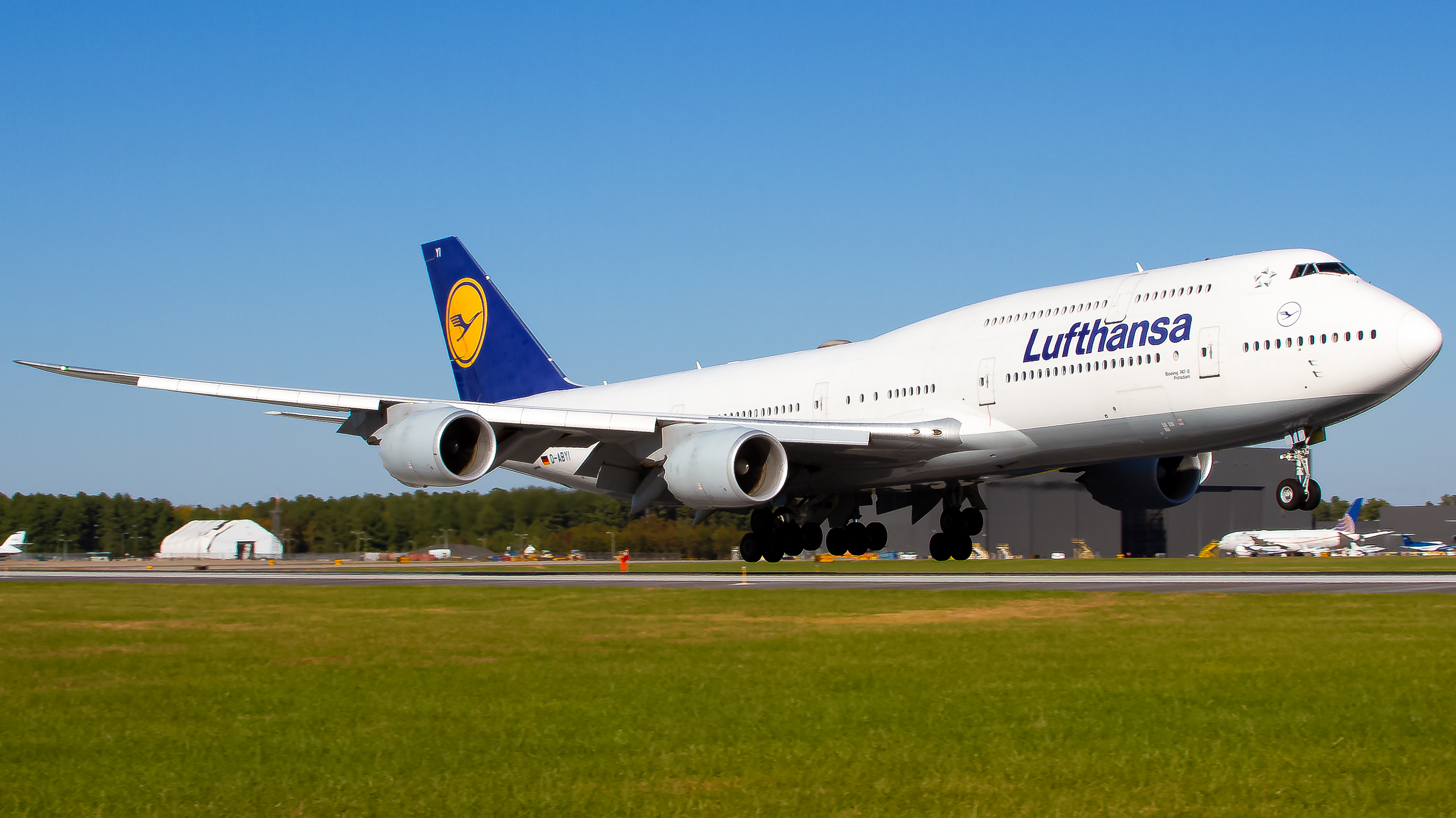 Full size: Lufthansa Boeing 747-8i D-ABYI at Washington Dulles International Airport