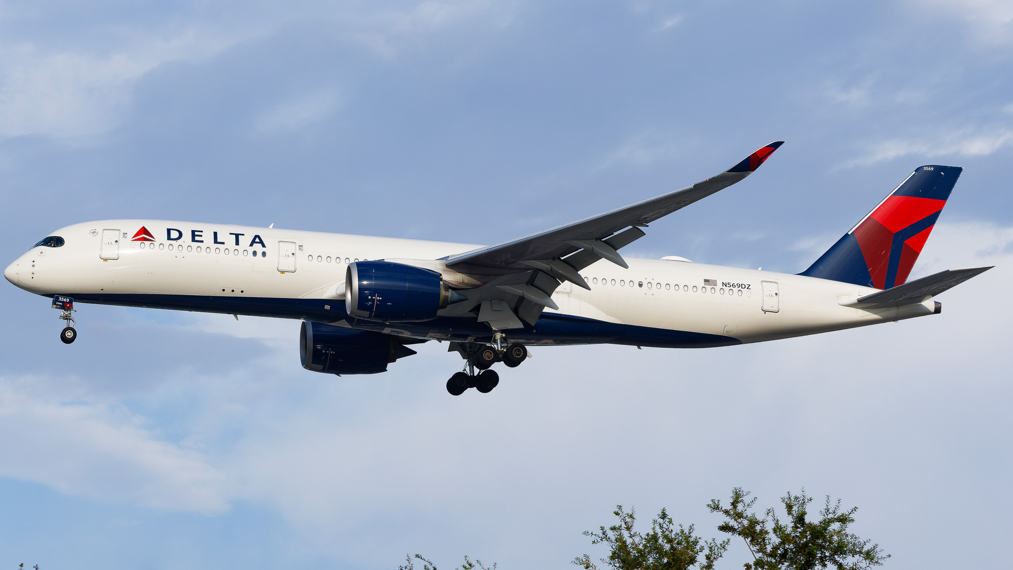 Full size: Delta Airlines Airbus A350-900 N569DZ at Tampa International Airport