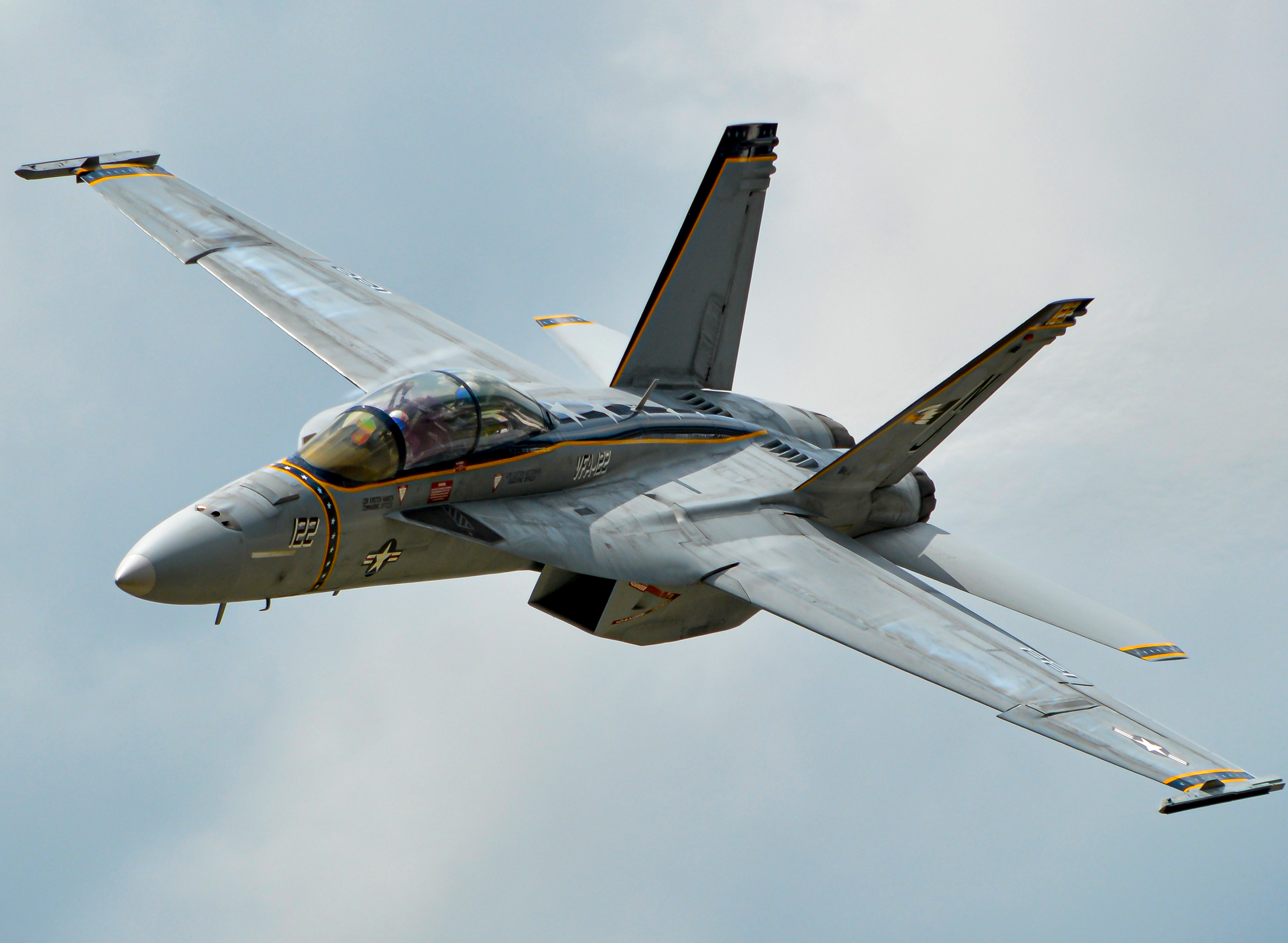 Full size: USN - United States Navy Boeing F/A-18E/F Super Hornet 165860 at James M Cox Dayton International Airport