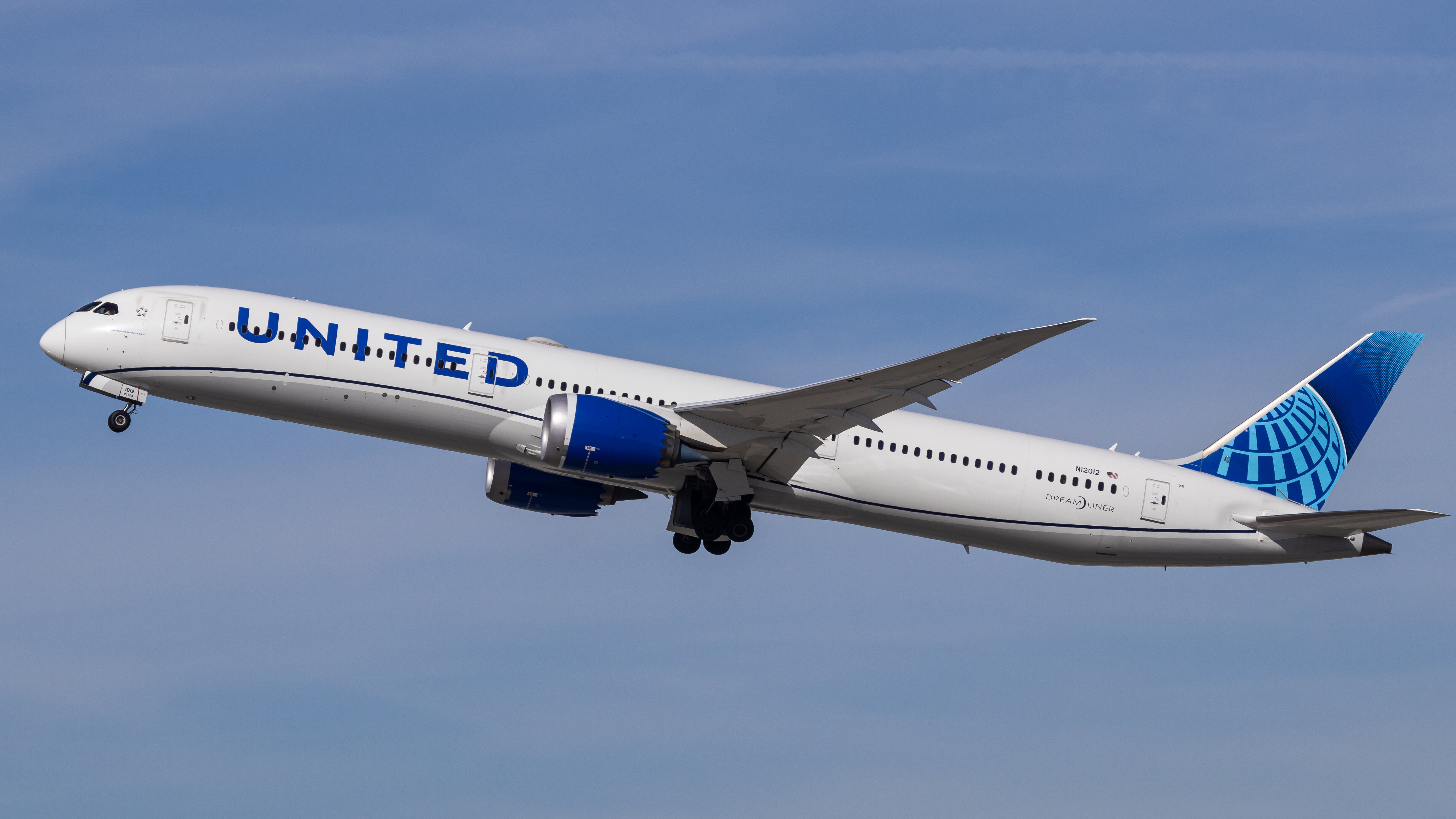 Full size: United Airlines Boeing 787-10 N12012 at Los Angeles International Airport