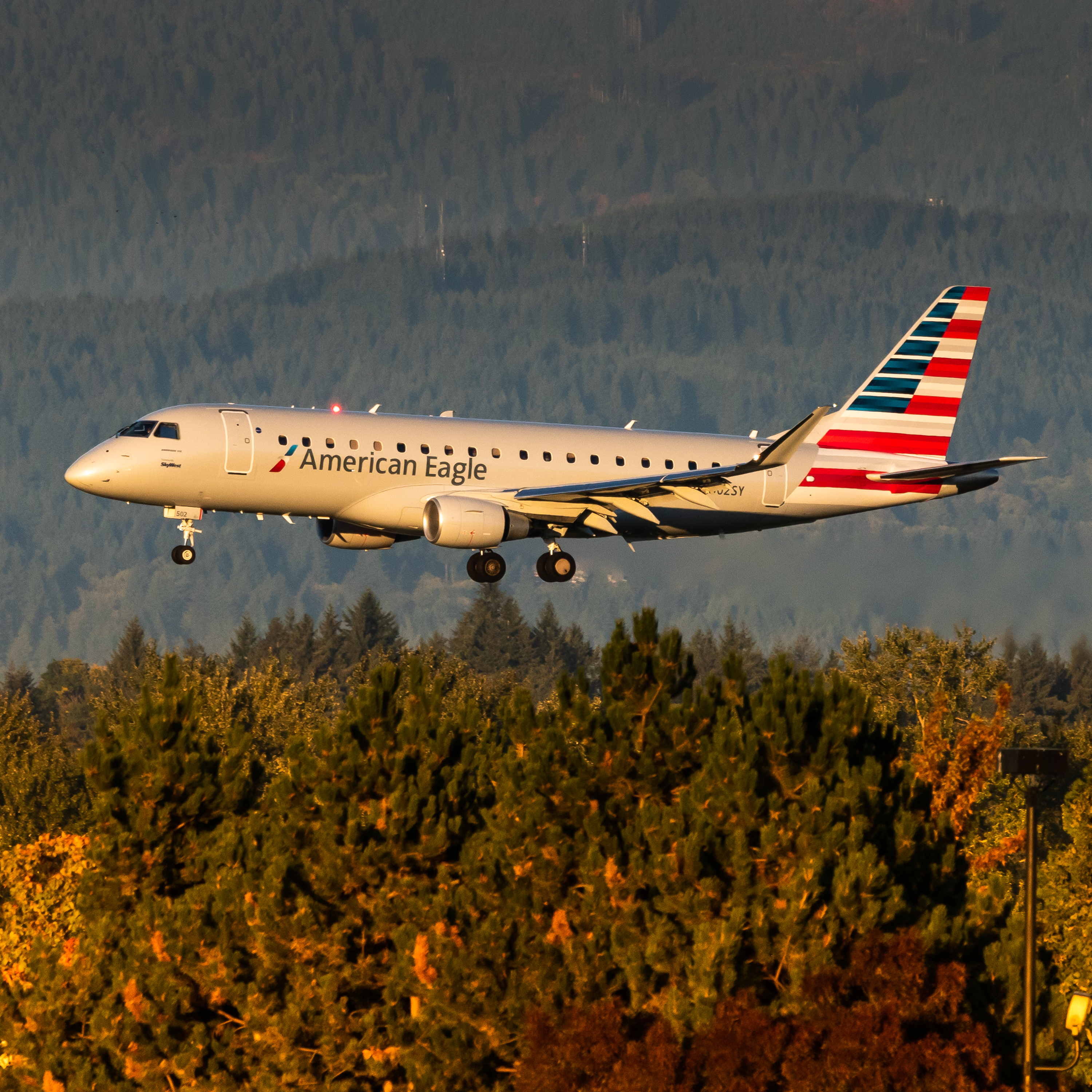 Full size: American Eagle Embraer E175 N502SY at Portland International Airport