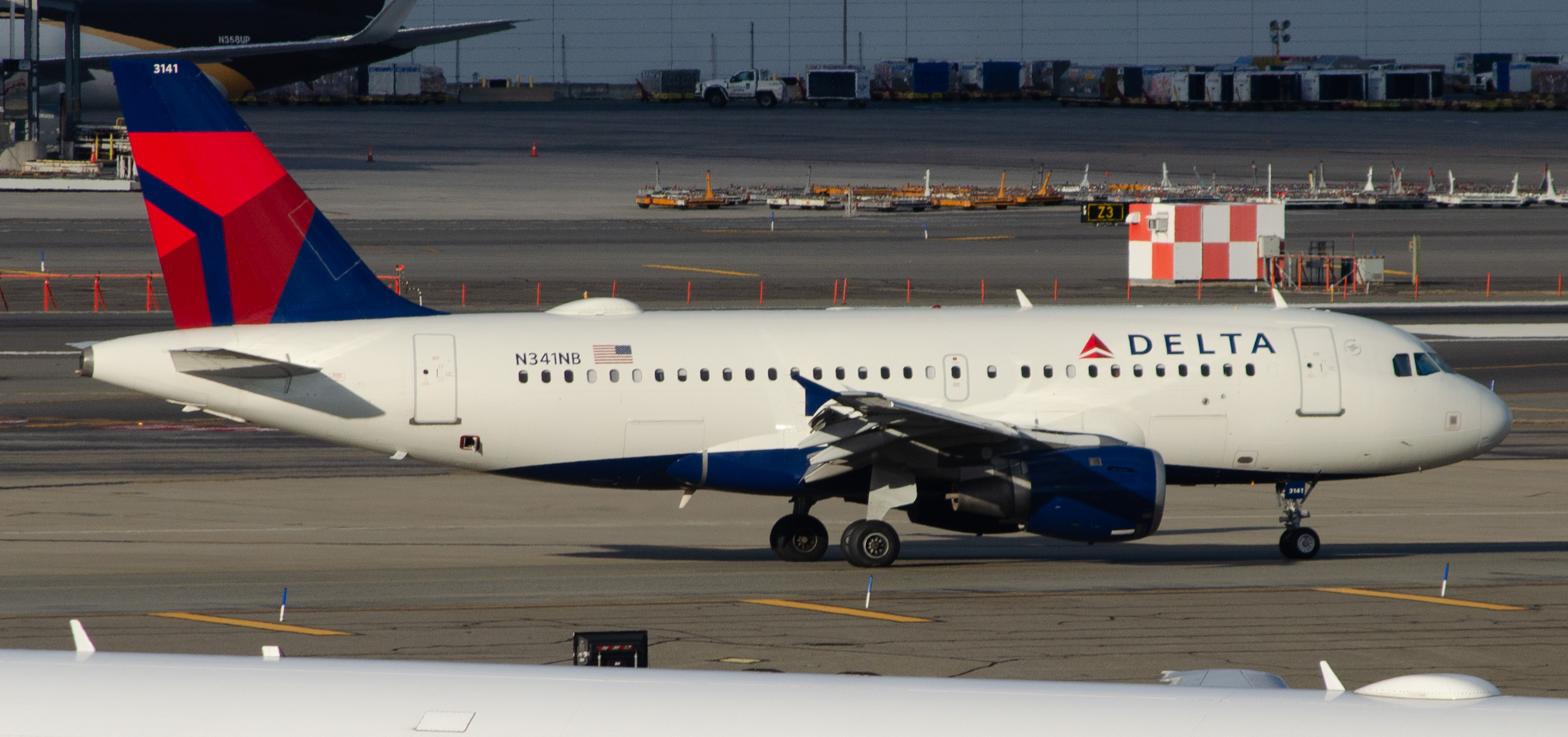 Full size: Delta Airlines Airbus A319 N341NB at Newark Liberty International Airport