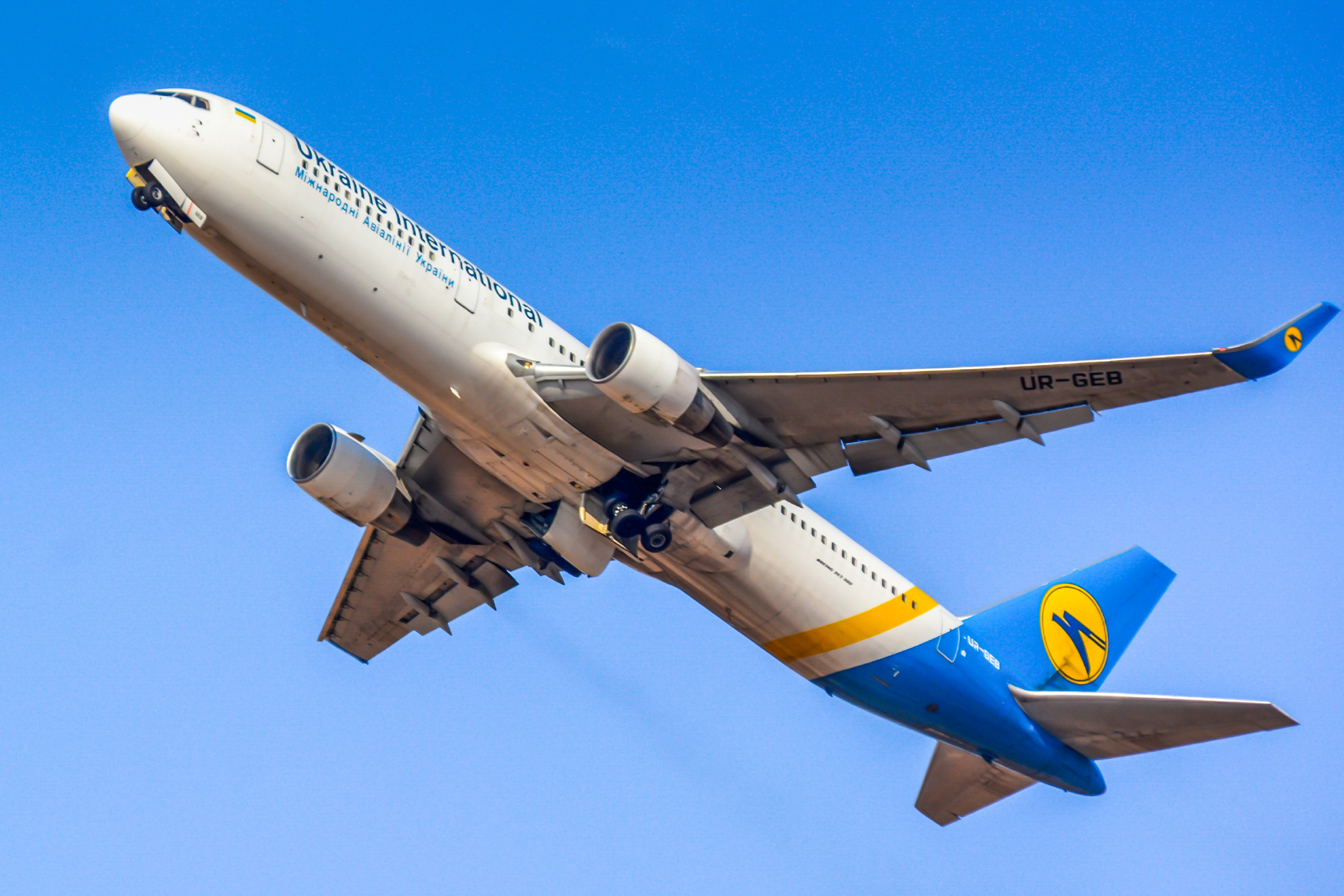 Full size: Ukraine International Airlines Boeing 767-300 UR-GEB at Tel Aviv-Ben Gurion Airport
