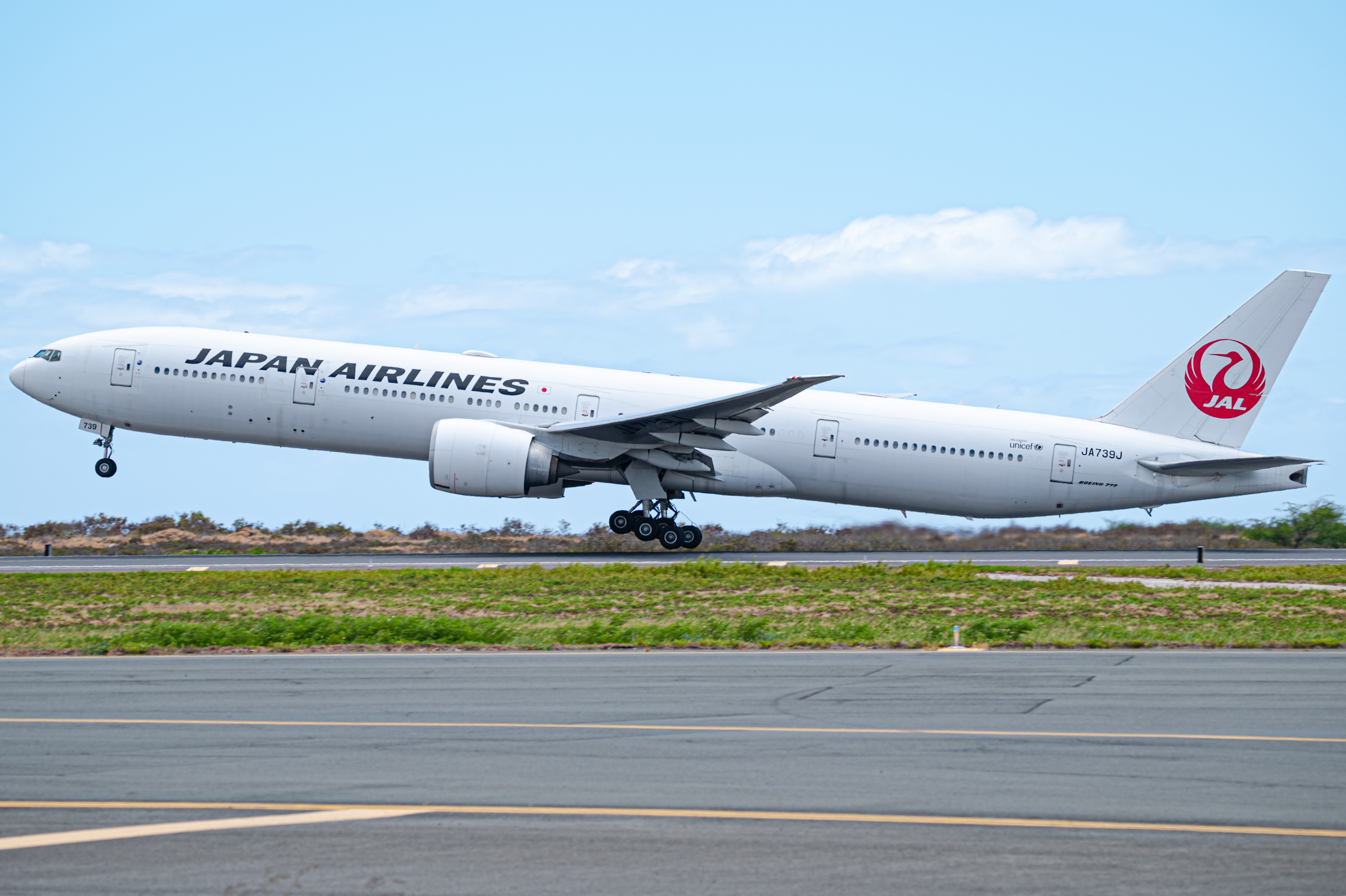 Full size: Japan Airlines Boeing 777-300ER JA739J at Daniel K Inouye International Airport