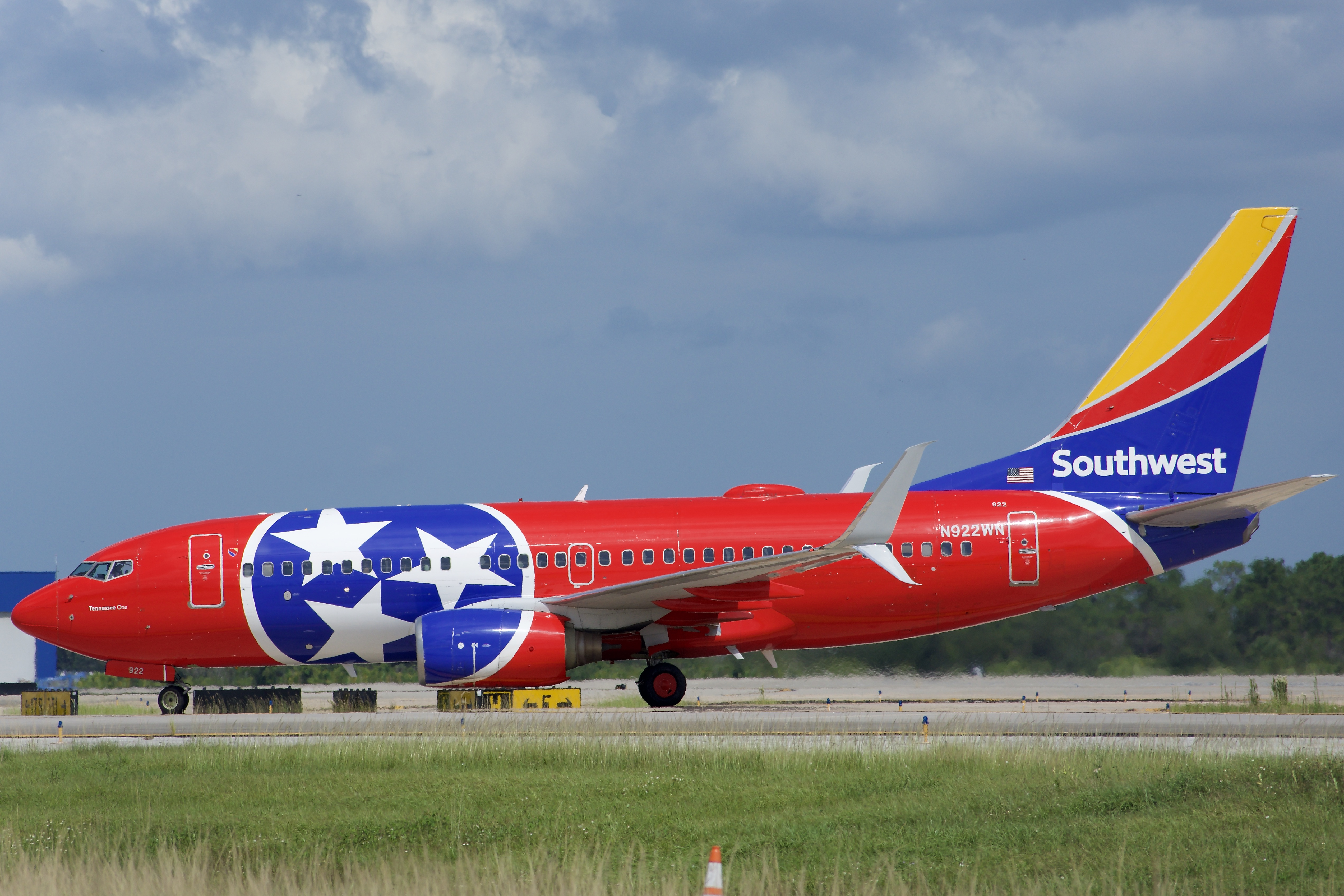 Full size: Southwest Boeing 737-700 N922WN at Orlando International Airport