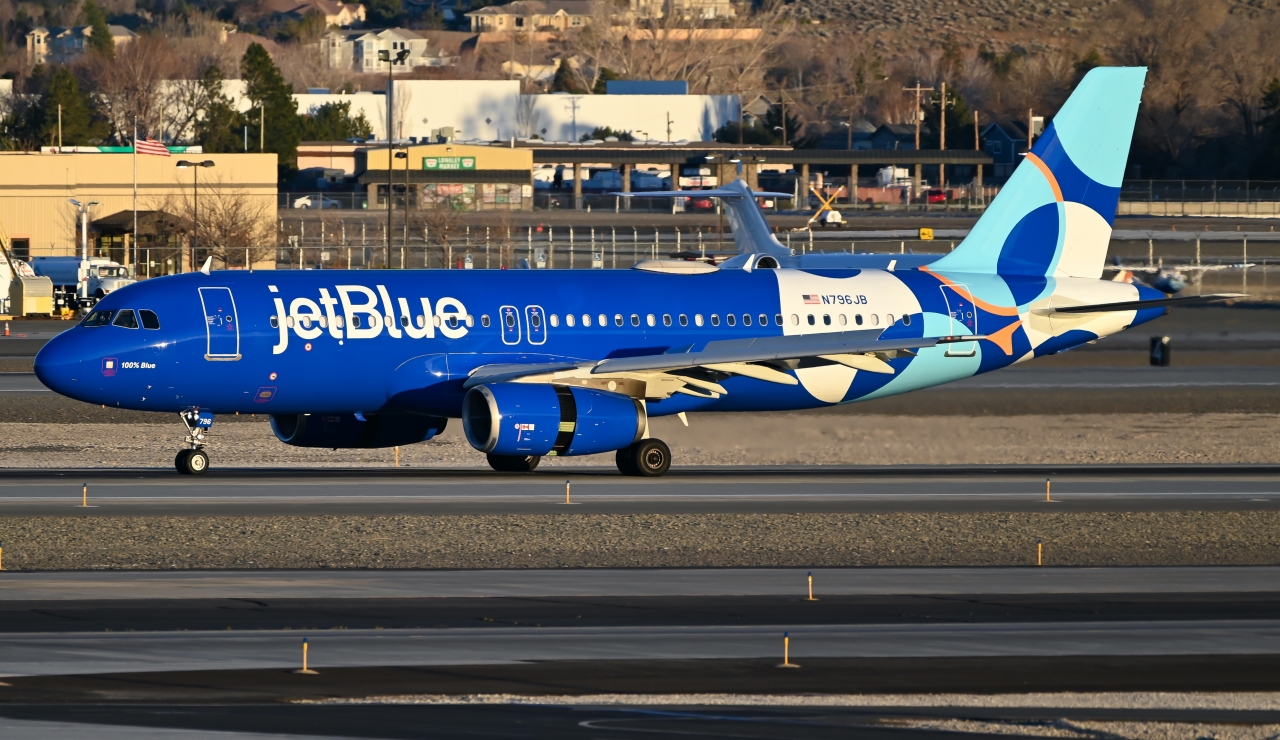 Full size: JetBlue Airways Airbus A320 N796JB at Reno/Tahoe International Airport
