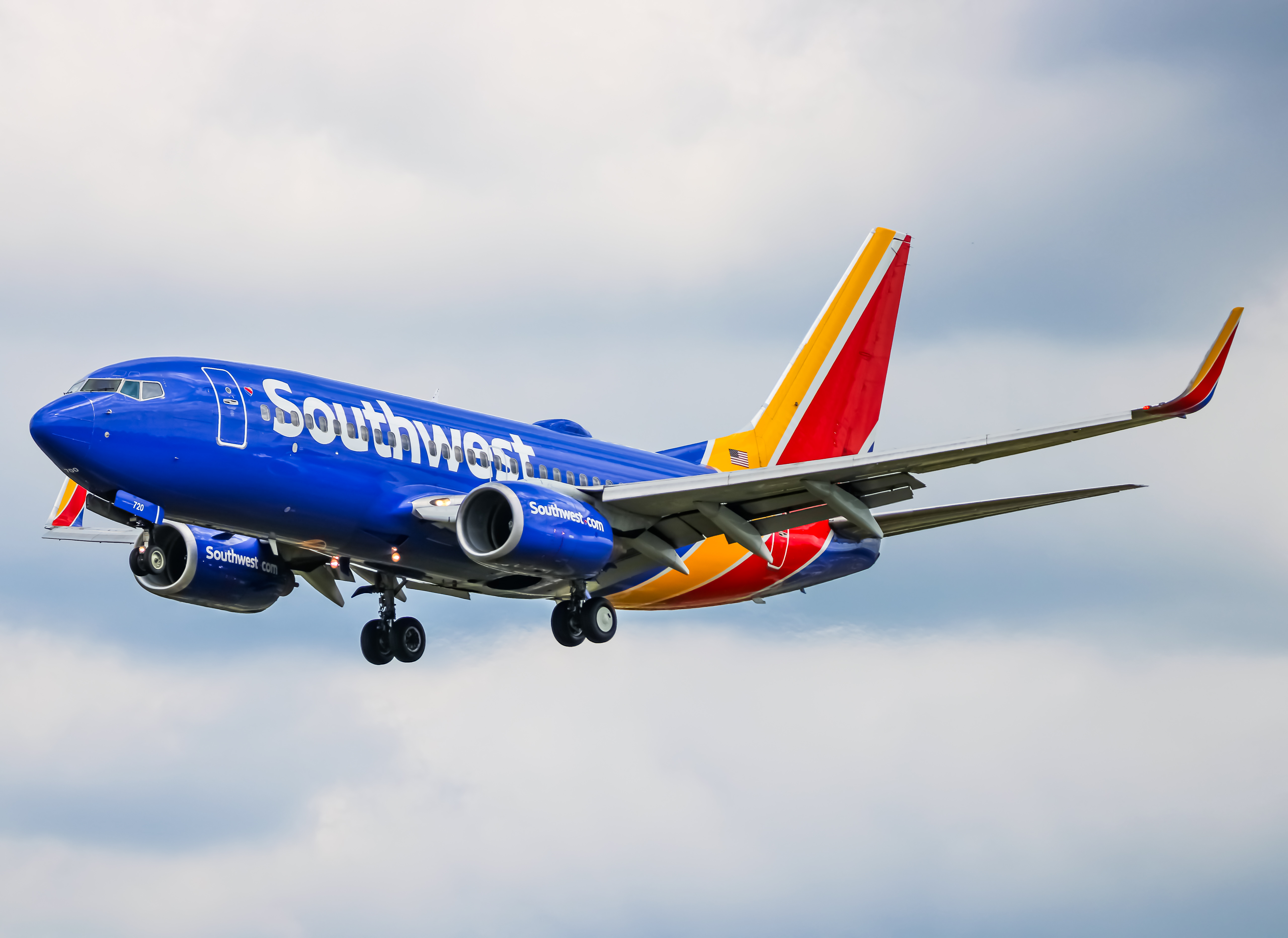 Full size: Southwest Airlines Boeing 737-700 N720WN at Baltimore/Washington International Thurgood Marshall Airport