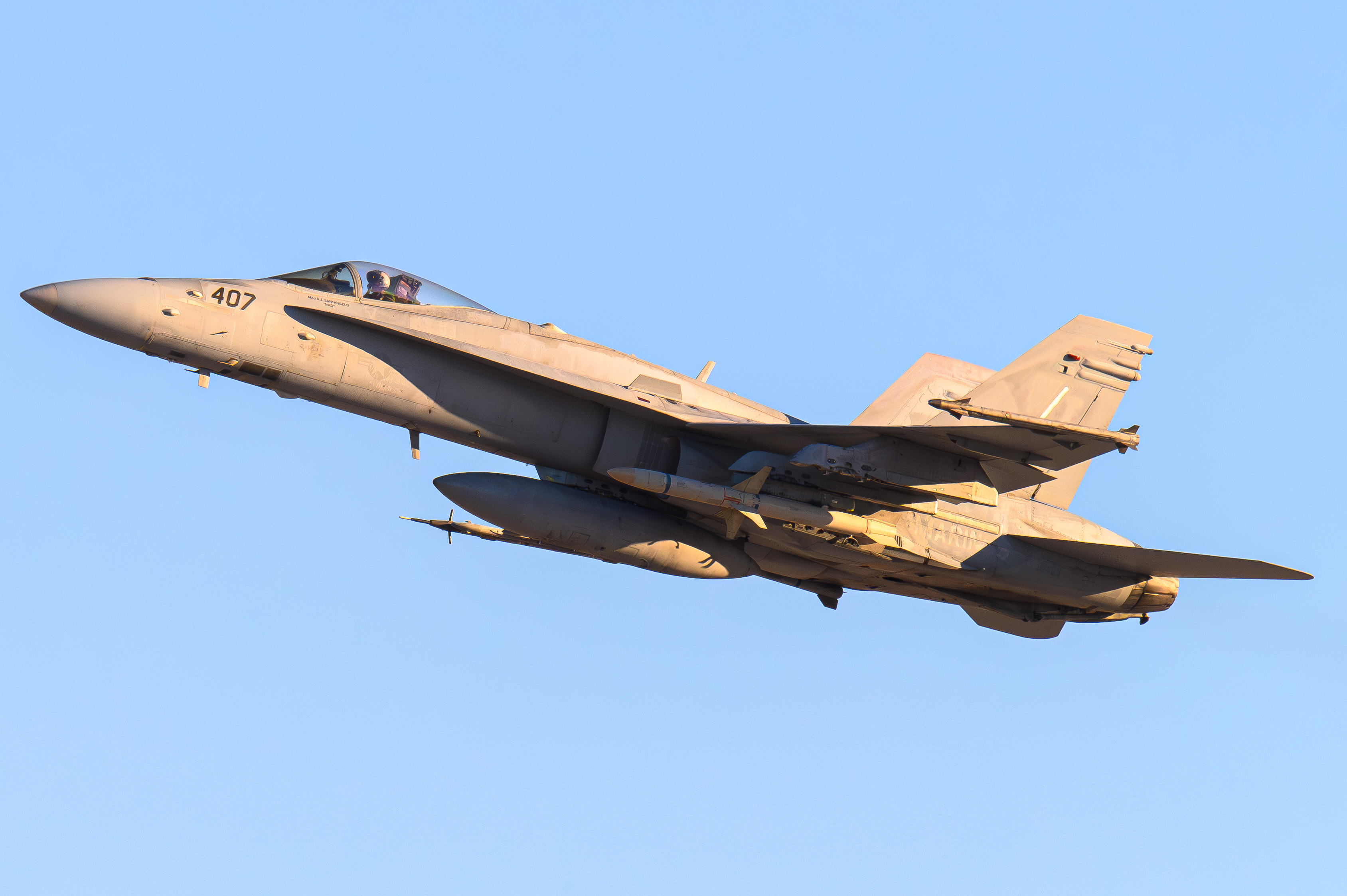 Full size: USMC - United States Marine Corp McDonnel Douglas F/A-18 Hornet 164911 at 