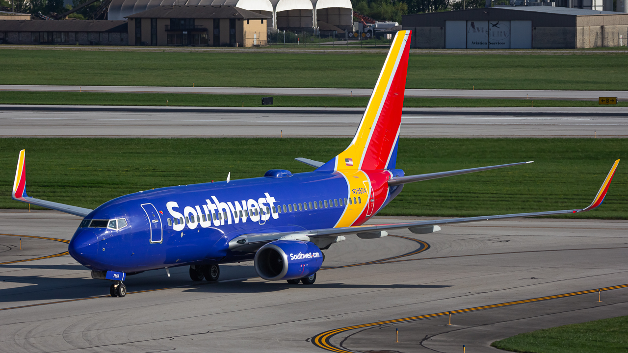 Full size: Southwest Airlines Boeing 737-700 N7863A at John Glenn Columbus International Airport