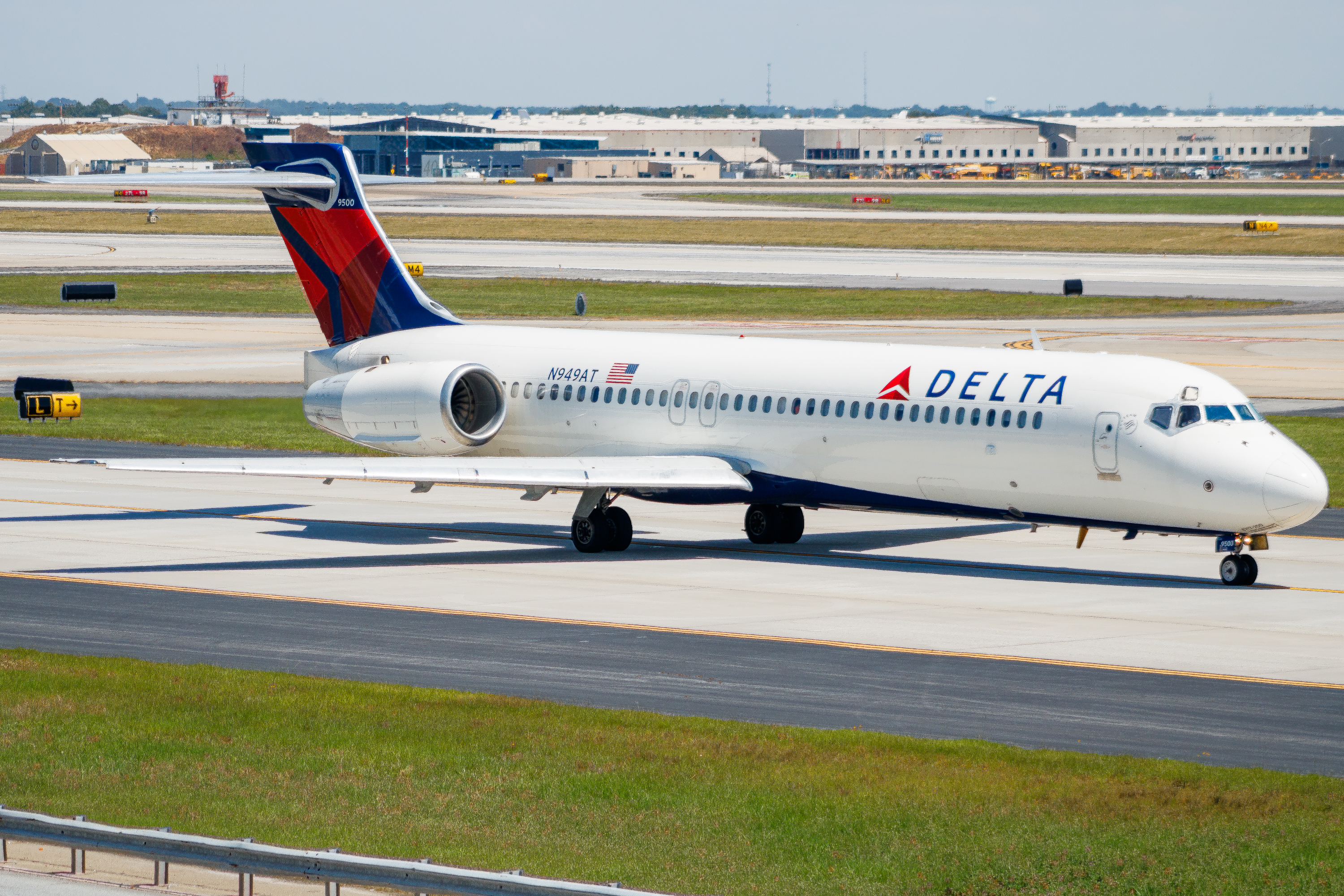 Full size: Delta Airlines Boeing 717-200 N949AT at Hartsfield-Jackson Atlanta International Airport