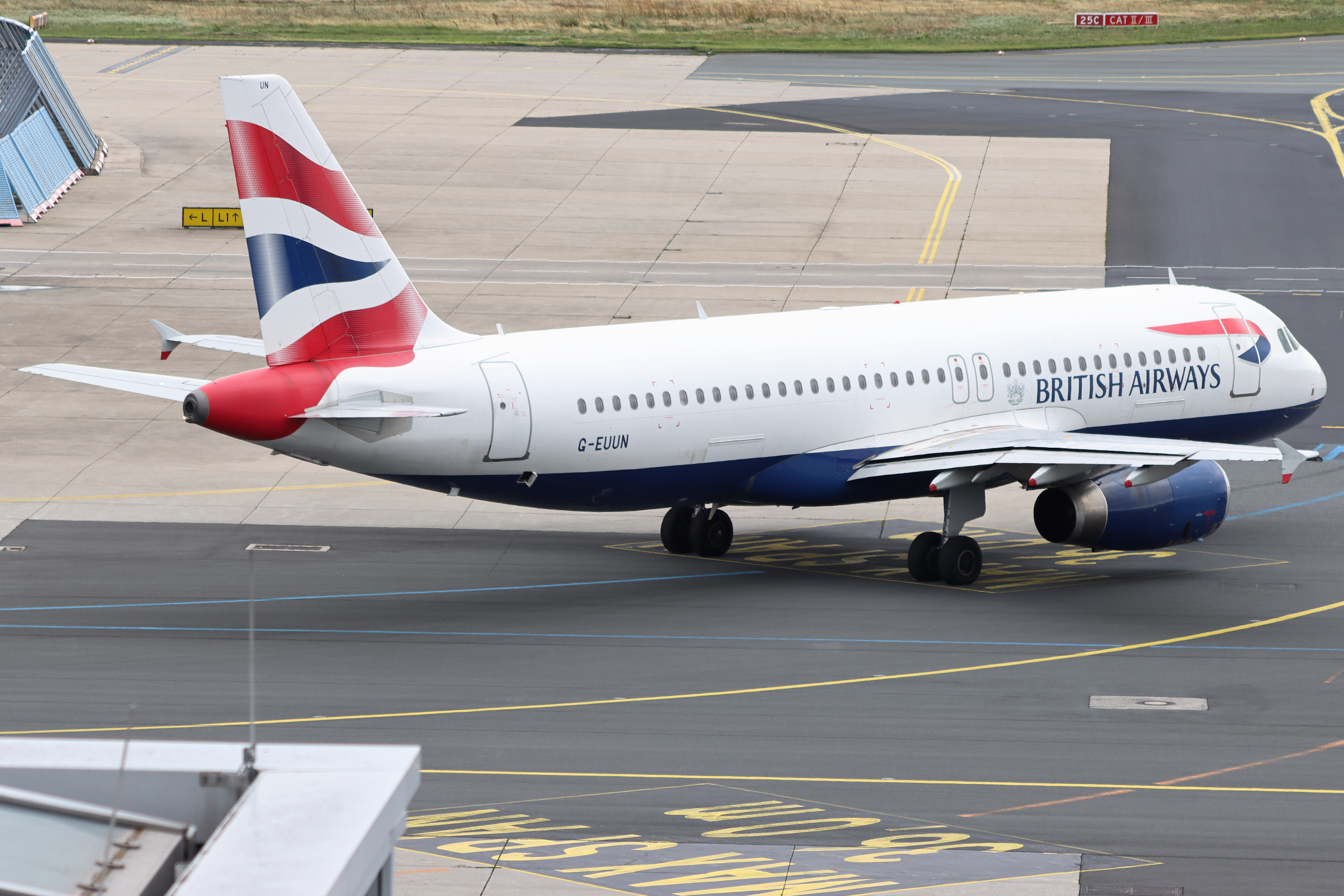 Full size: British Airways Airbus A320 G-EUUN at Frankfurt International Airport