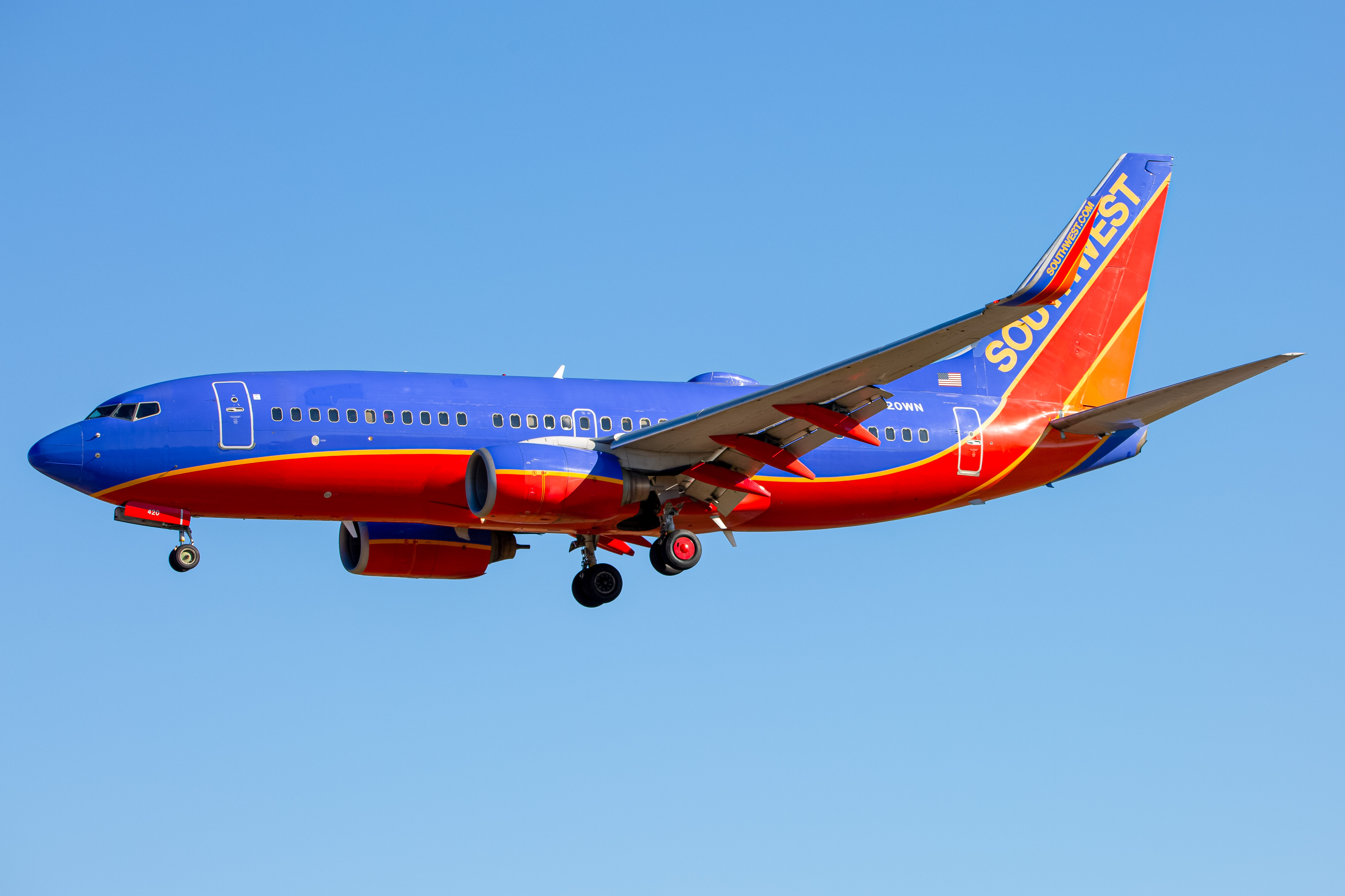Full size: Southwest Airlines Boeing 737-700 N420WN at Baltimore/Washington International Thurgood Marshall Airport