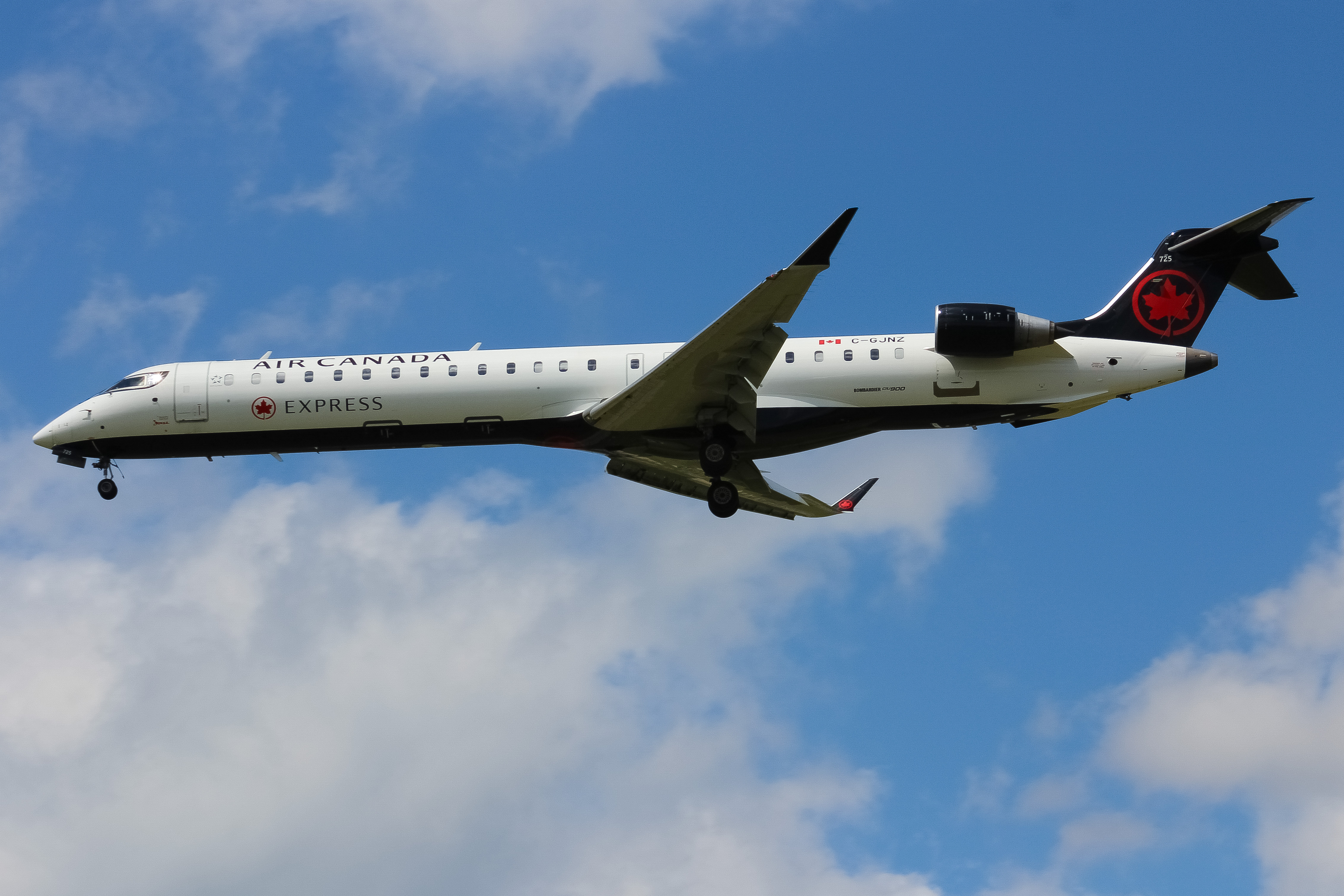 Full size: Air Canada Express Mitsubishi CRJ-900 C-GJNZ at Cincinnati/Northern Kentucky International Airport