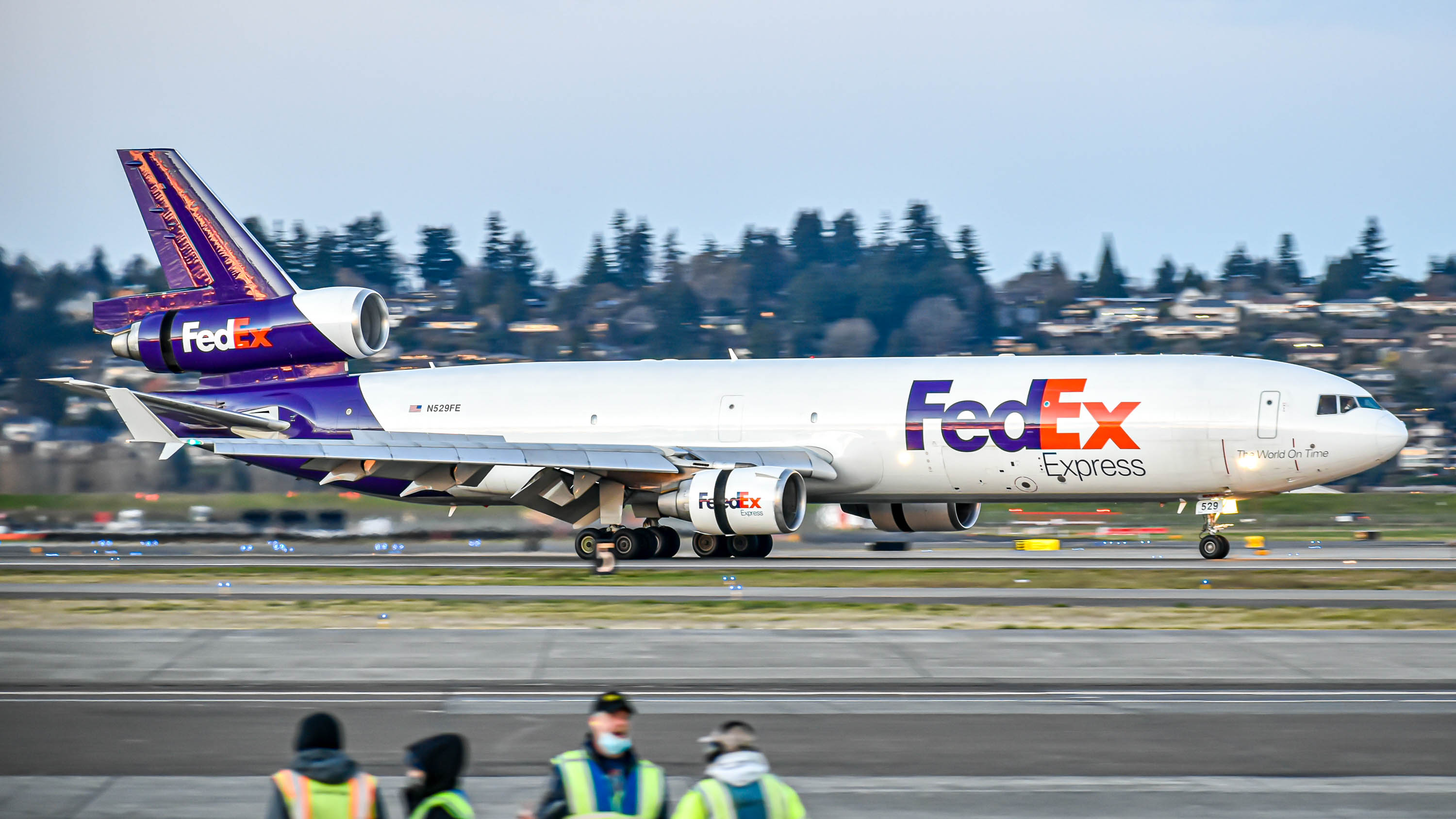 Full size: FedEx Express McDonnell Douglas MD-11F N529FE at Portland International Airport