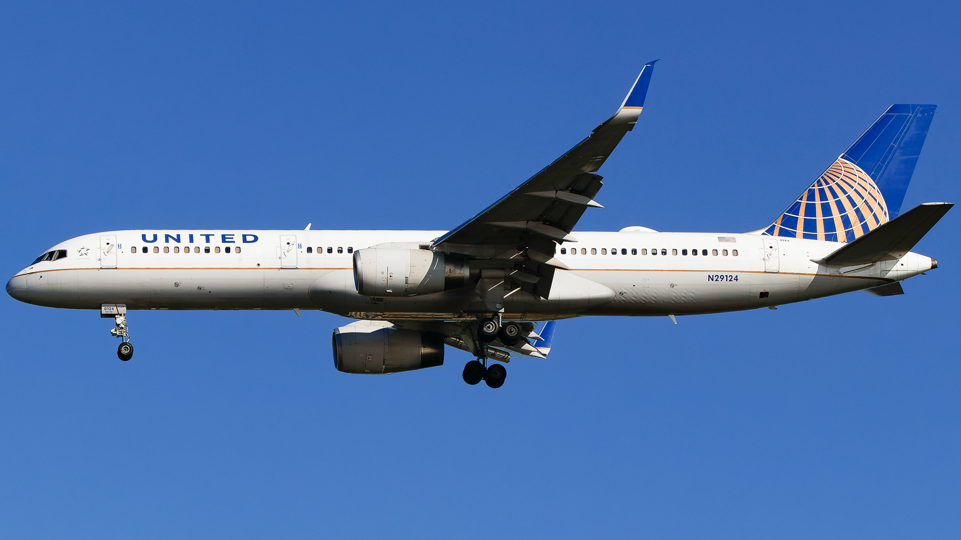 Full size: United Airlines Boeing 757-200 N29124 at Tampa International Airport