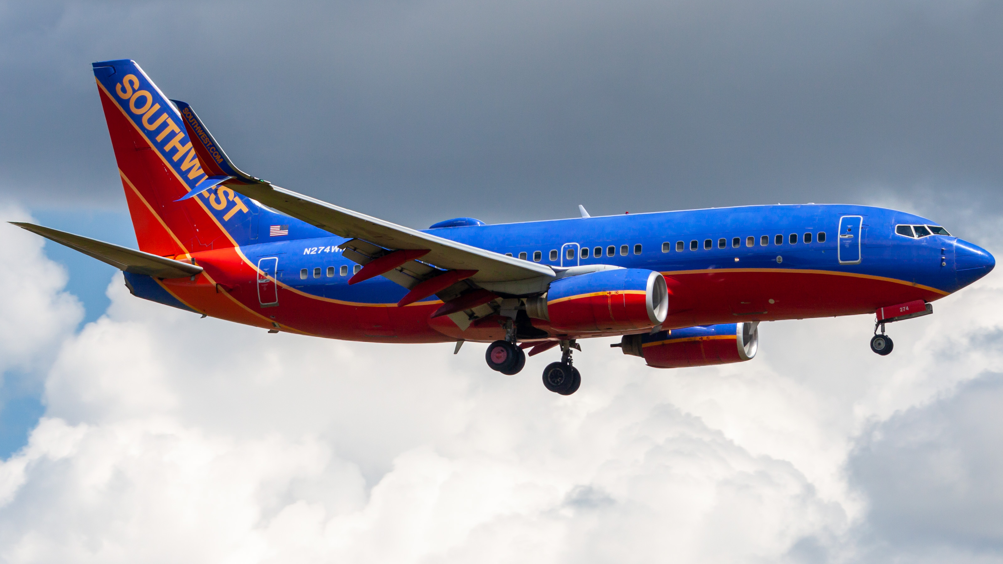 Full size: Southwest Airlines Boeing 737-700 N274WN at William P Hobby Airport