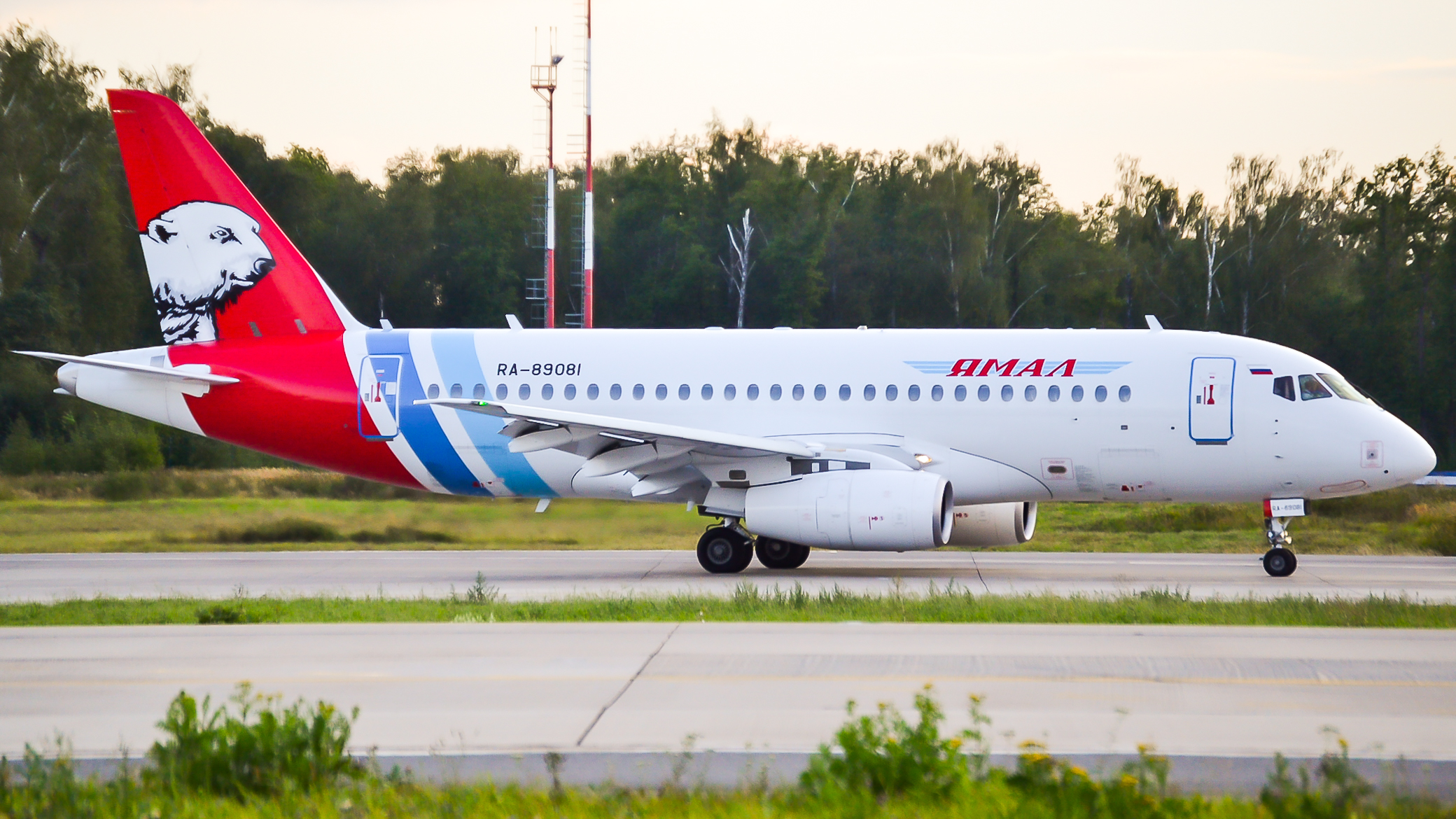 Full size: Yamal Airlines Sukhoi Superjet 100-95LR RA-89081 at Moscow Vnukovo International Airport