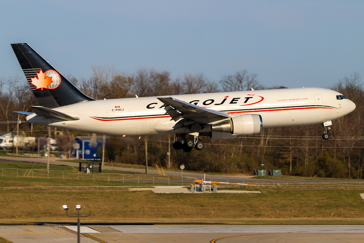Full size: Cargojet Boeing 767-200F C-FHCJ at Cincinnati/Northern Kentucky International Airport