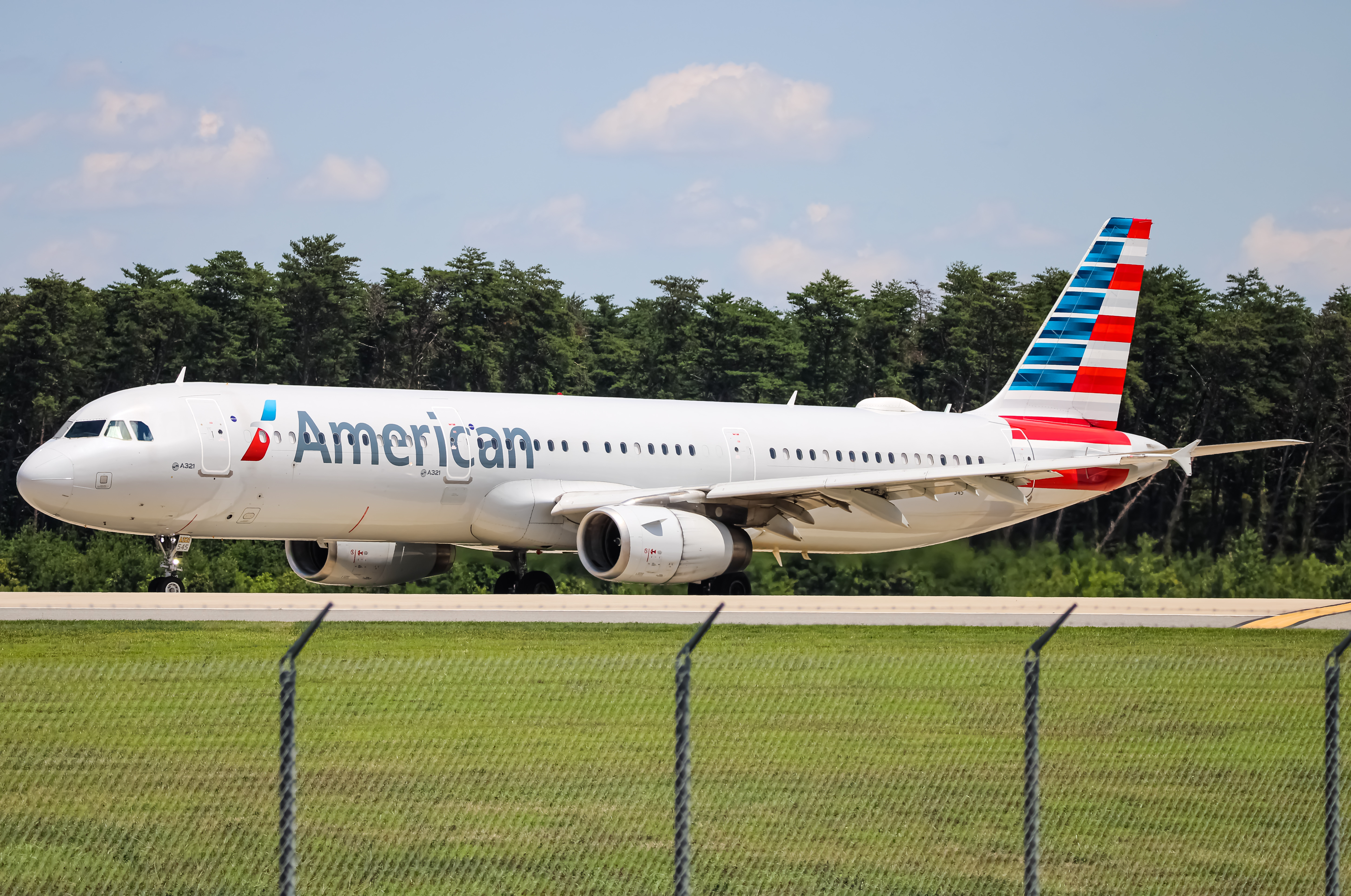 Full size: American Airlines Airbus A321-200 N545UW at Baltimore/Washington International Thurgood Marshall Airport