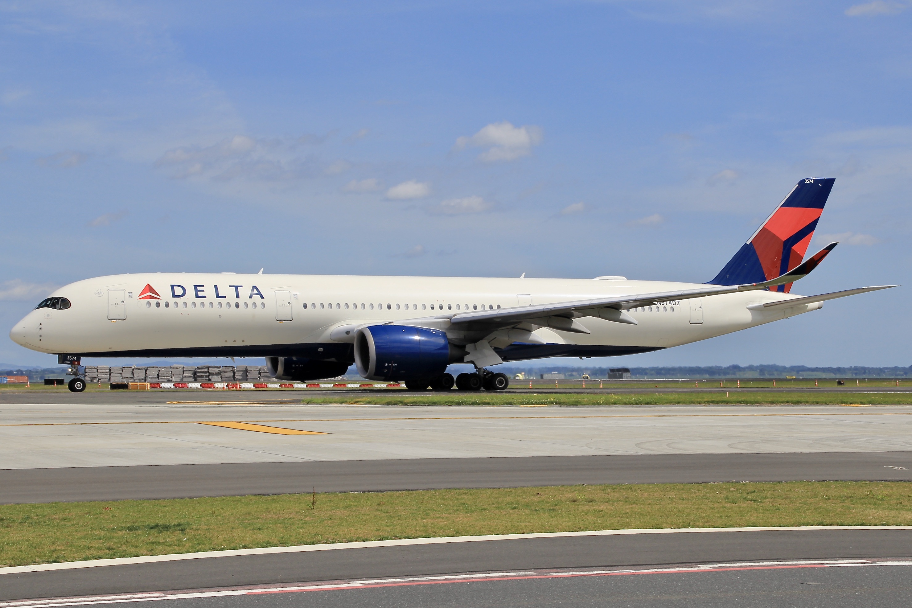 Full size: Delta Airlines Airbus A350-900 N574DZ at Auckland International Airport